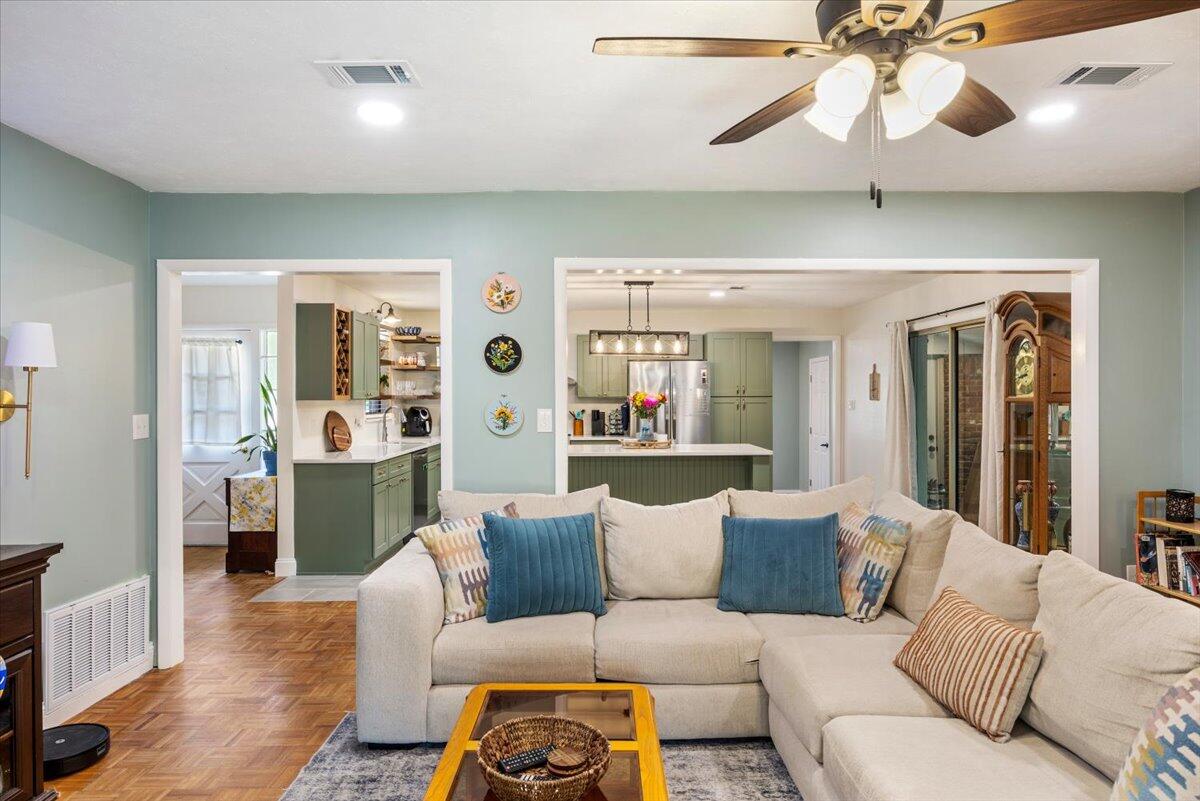 ELLIOTTS POINT 10TH ADDN - Residential
