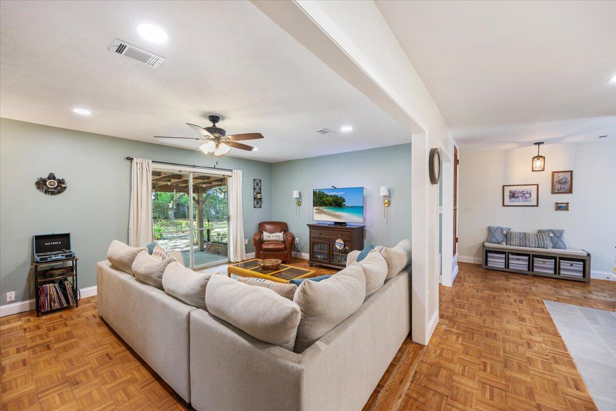 ELLIOTTS POINT 10TH ADDN - Residential
