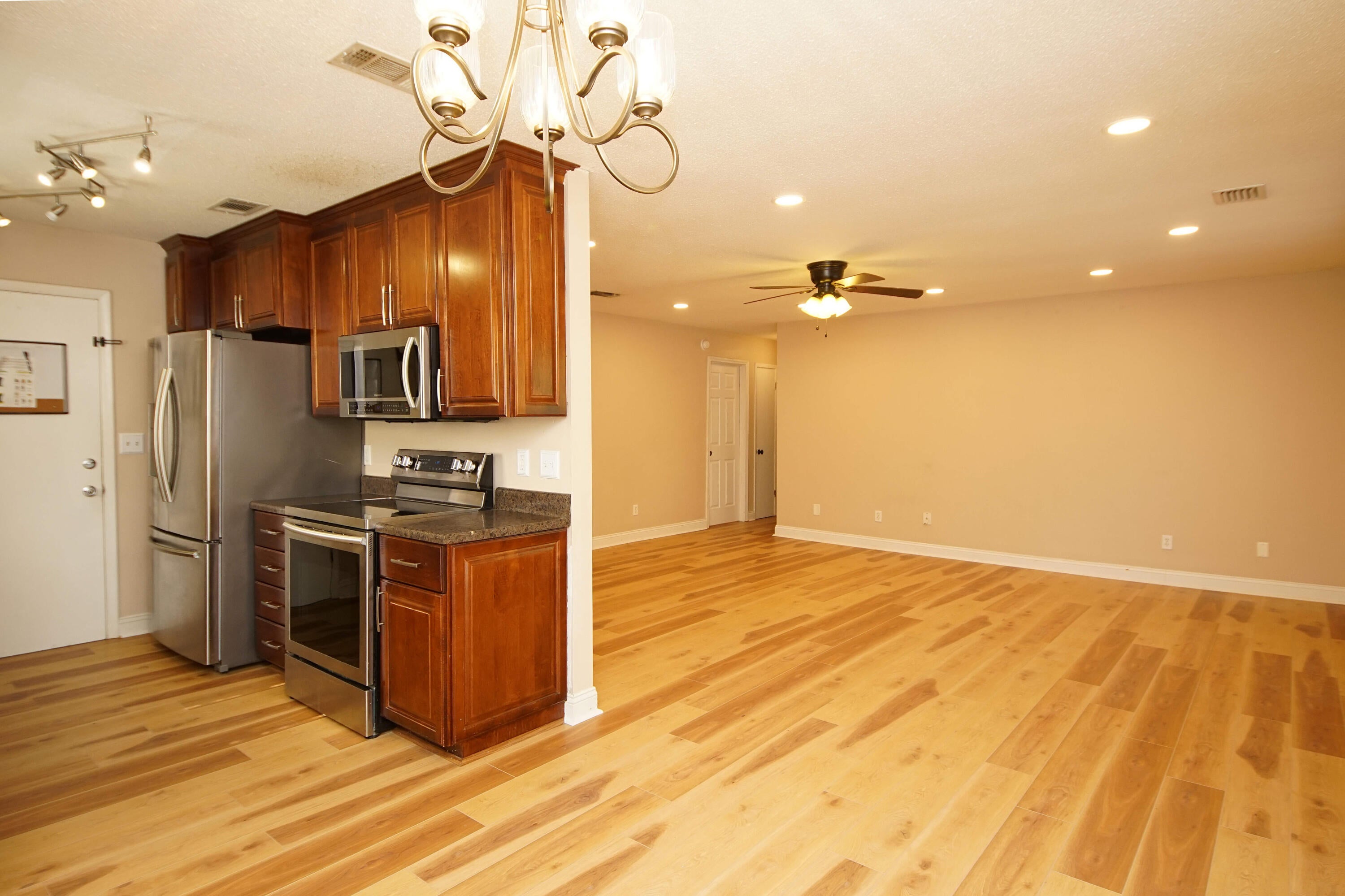CREEKSIDE - Residential