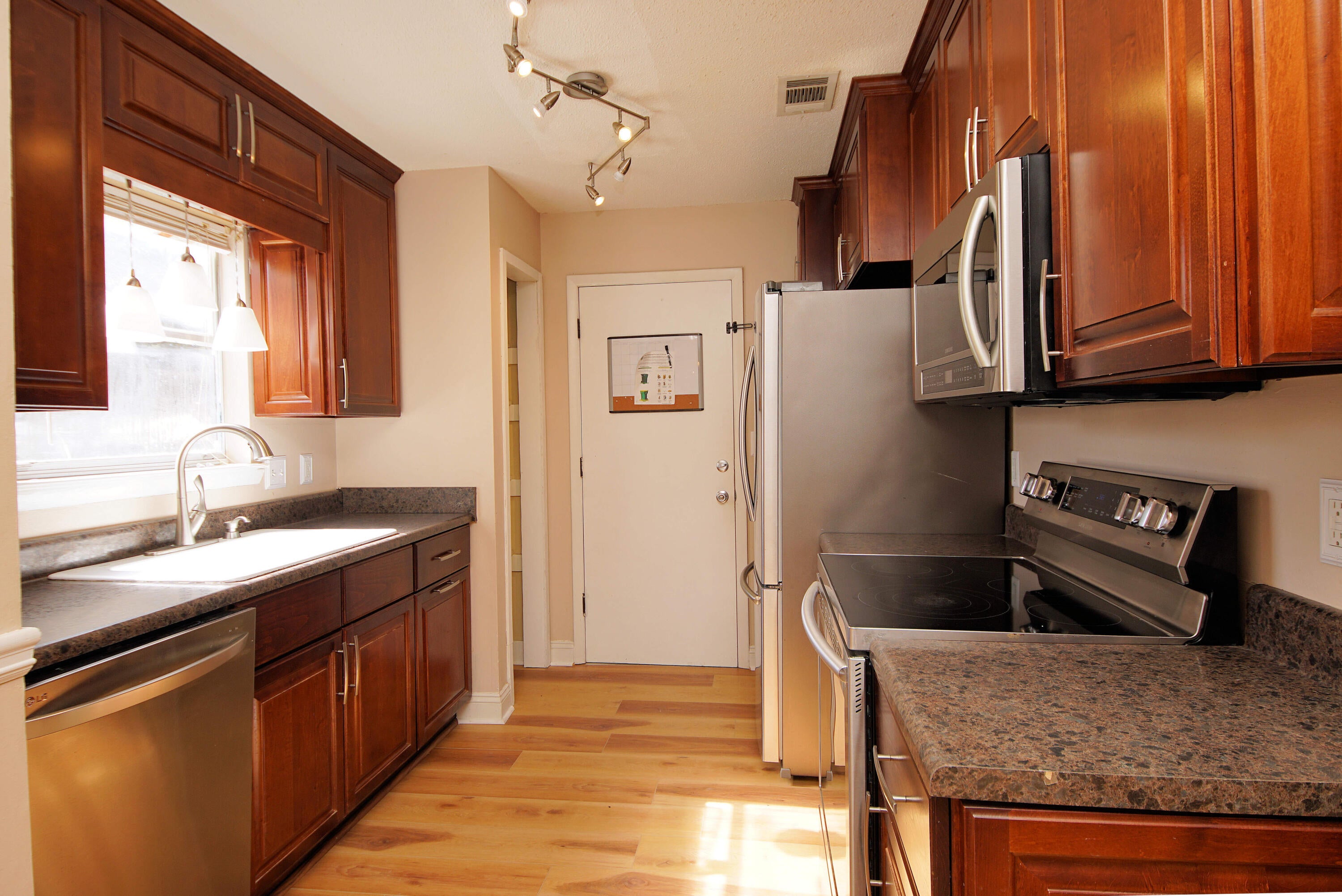 CREEKSIDE - Residential