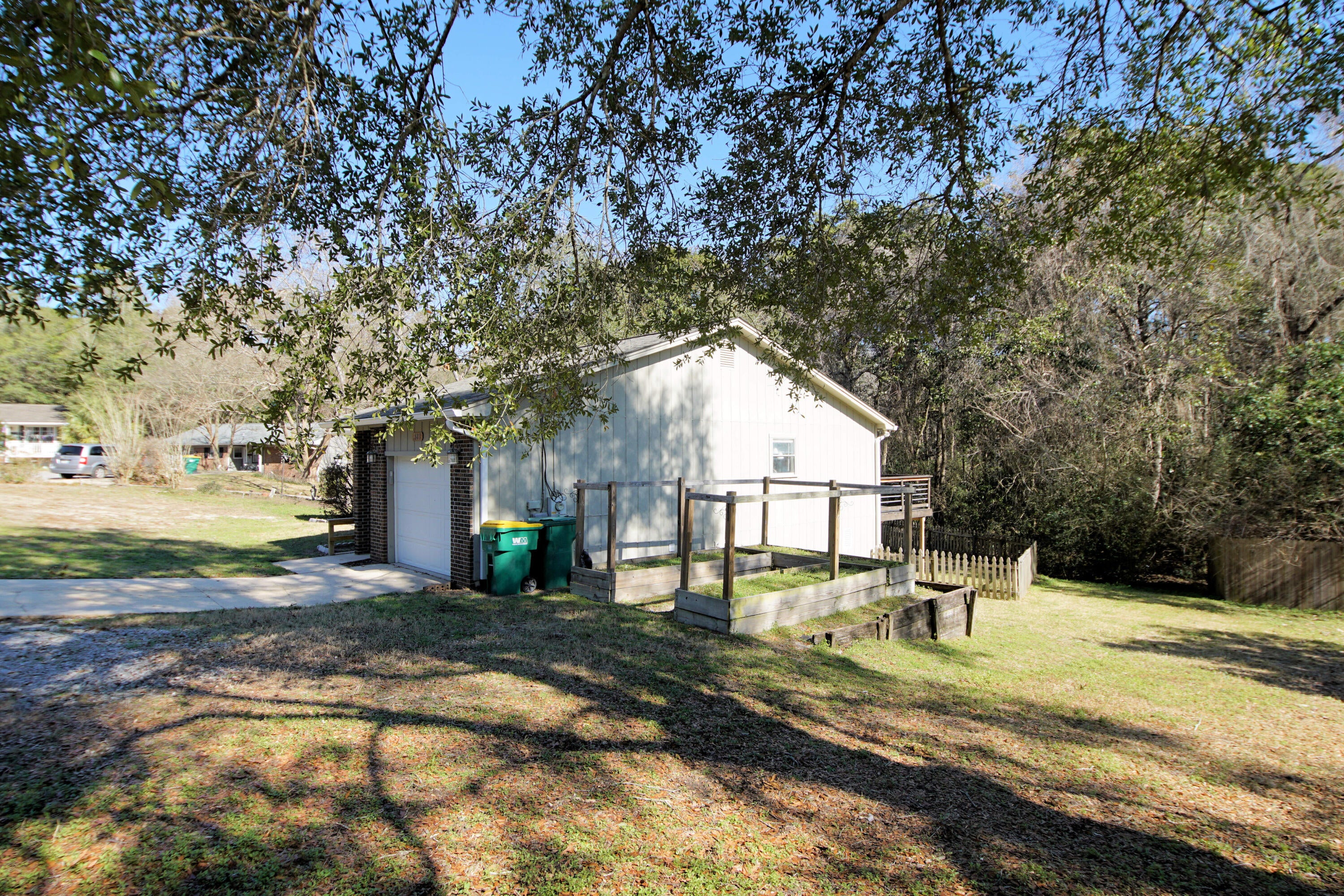 CREEKSIDE - Residential