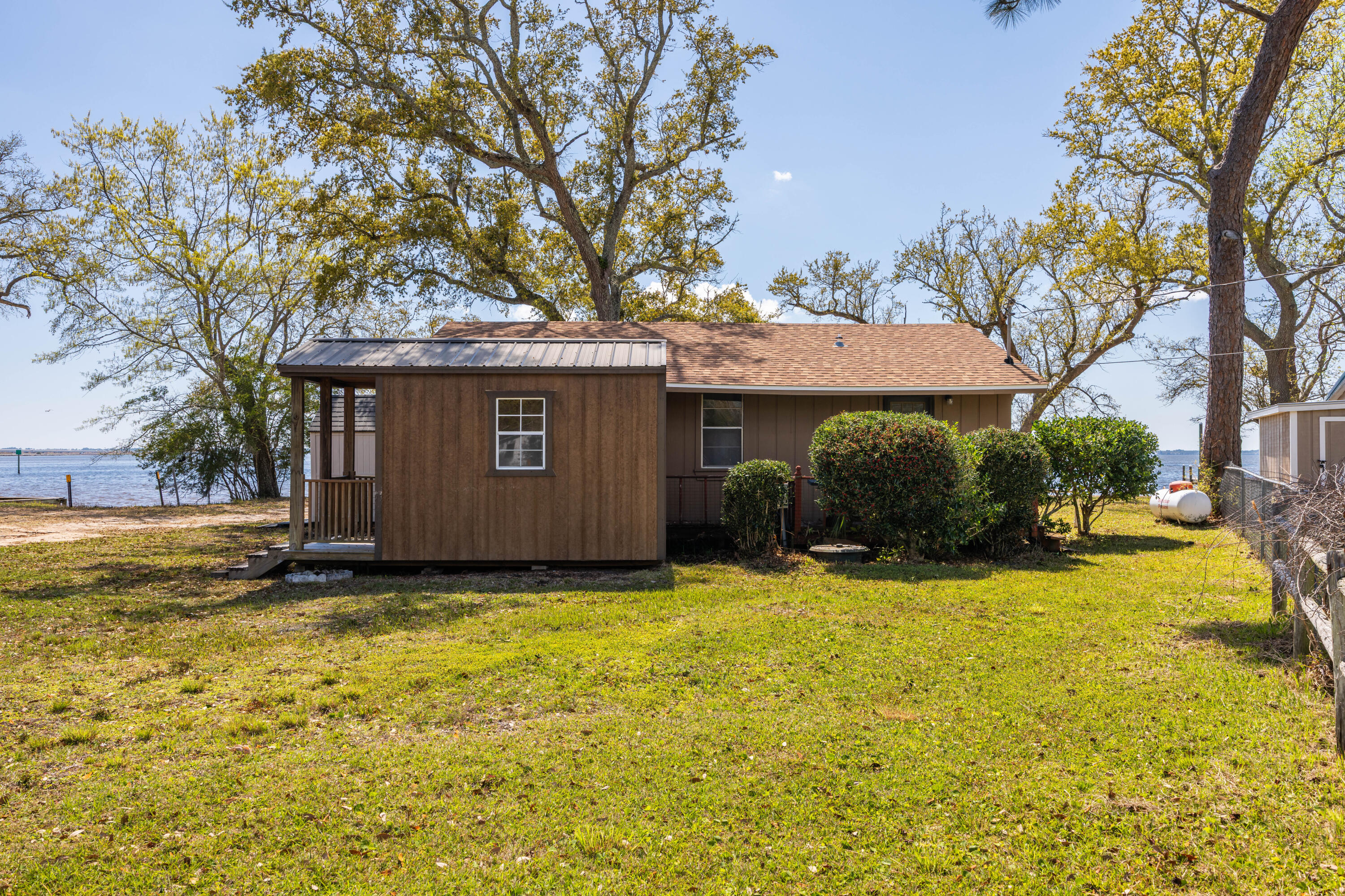 BAY GROVE - Residential