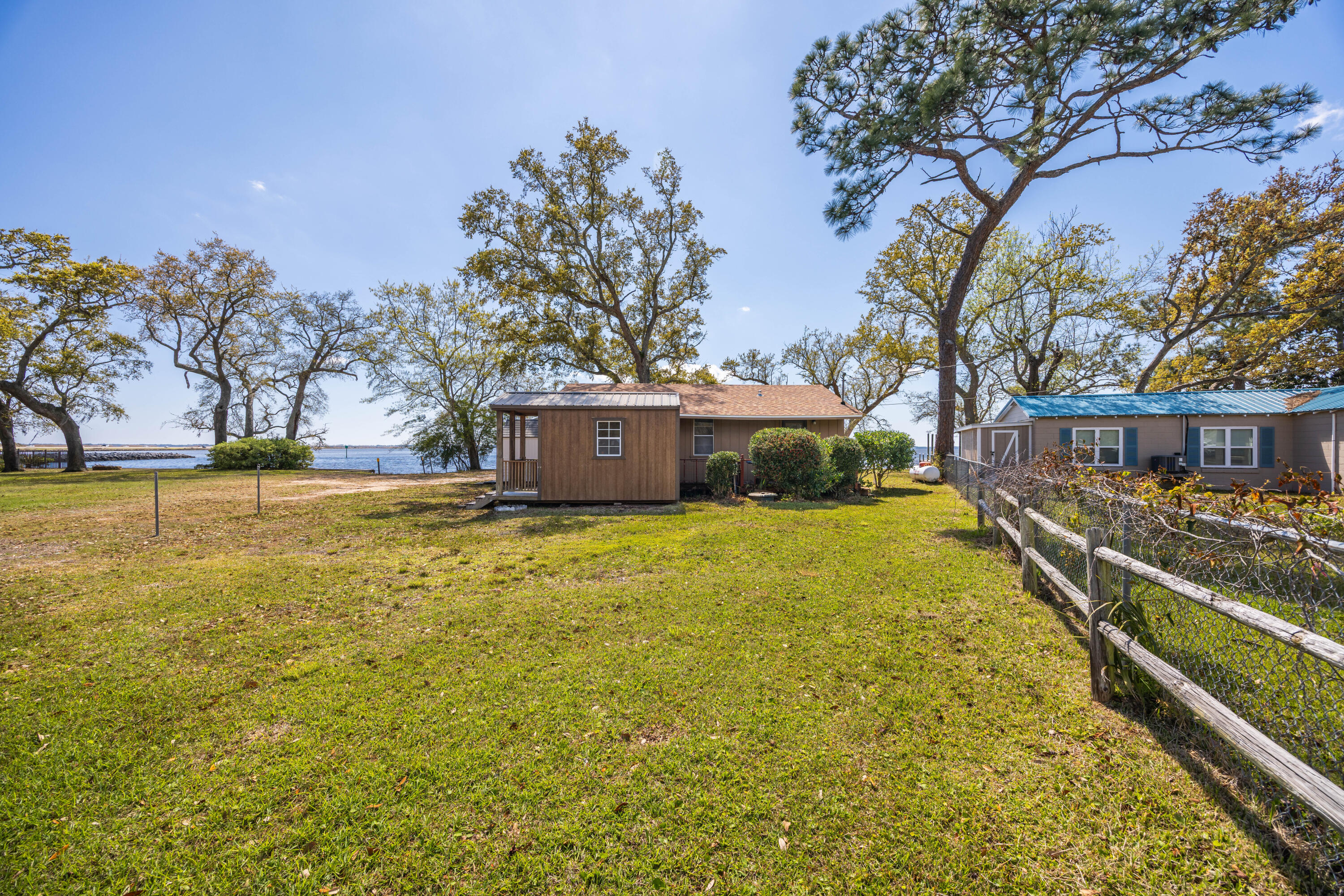 BAY GROVE - Residential