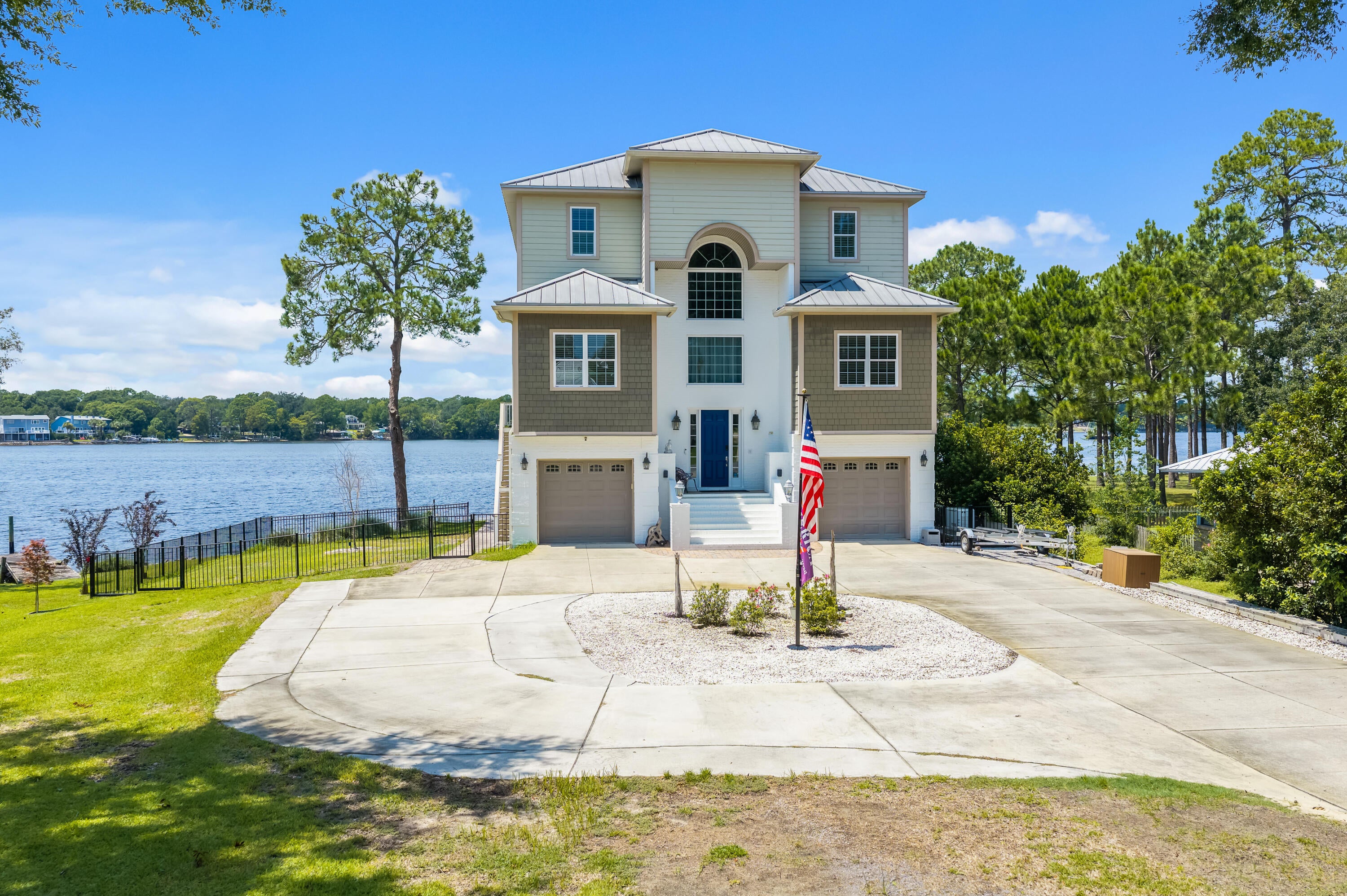 GREY MOSS POINT - Residential