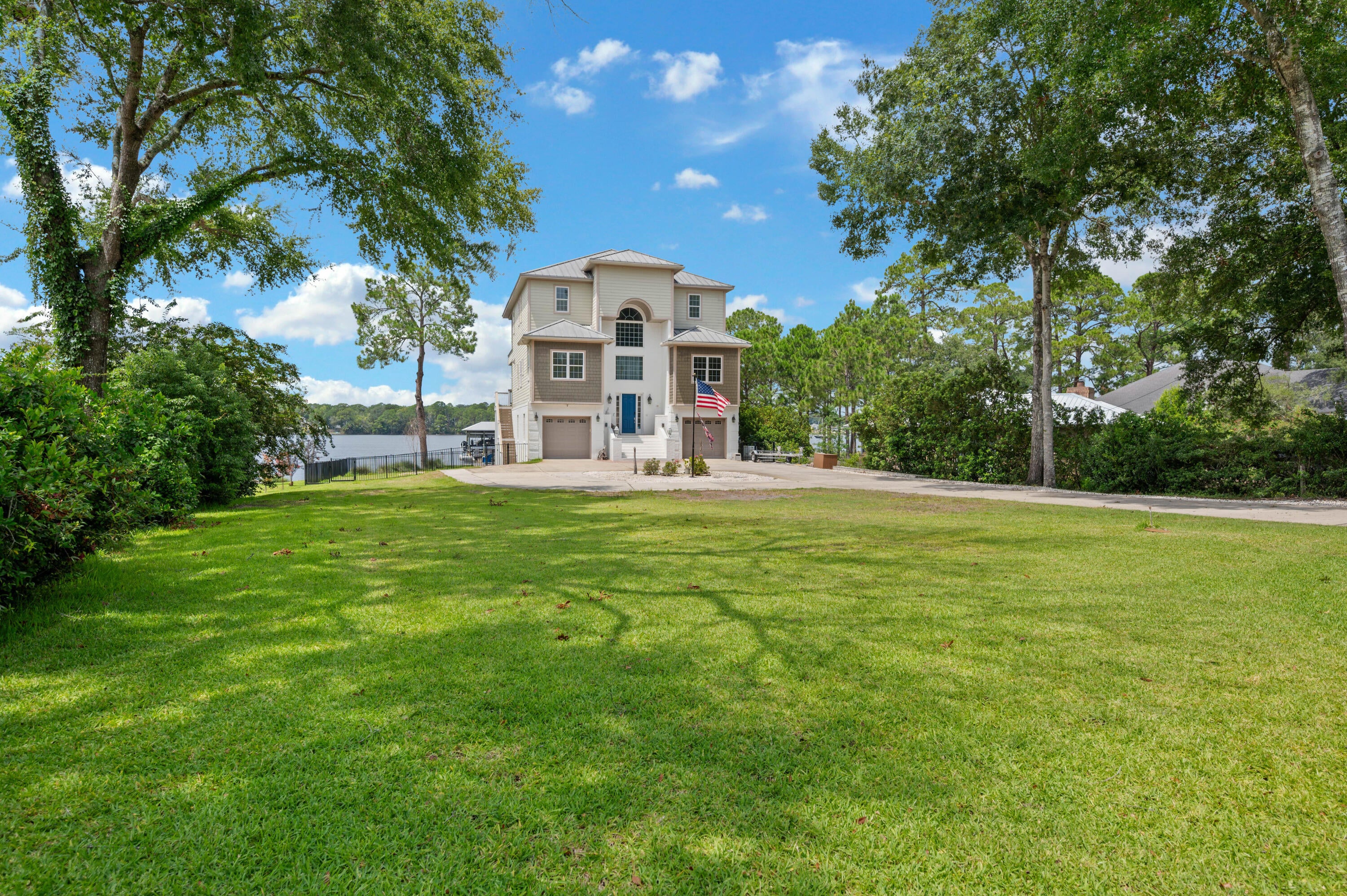 GREY MOSS POINT - Residential