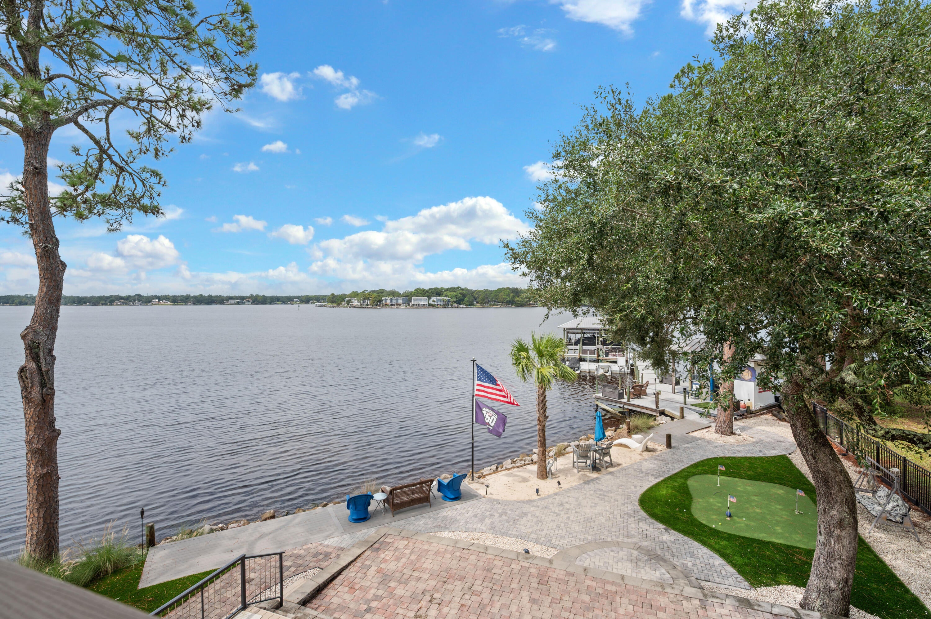 GREY MOSS POINT - Residential