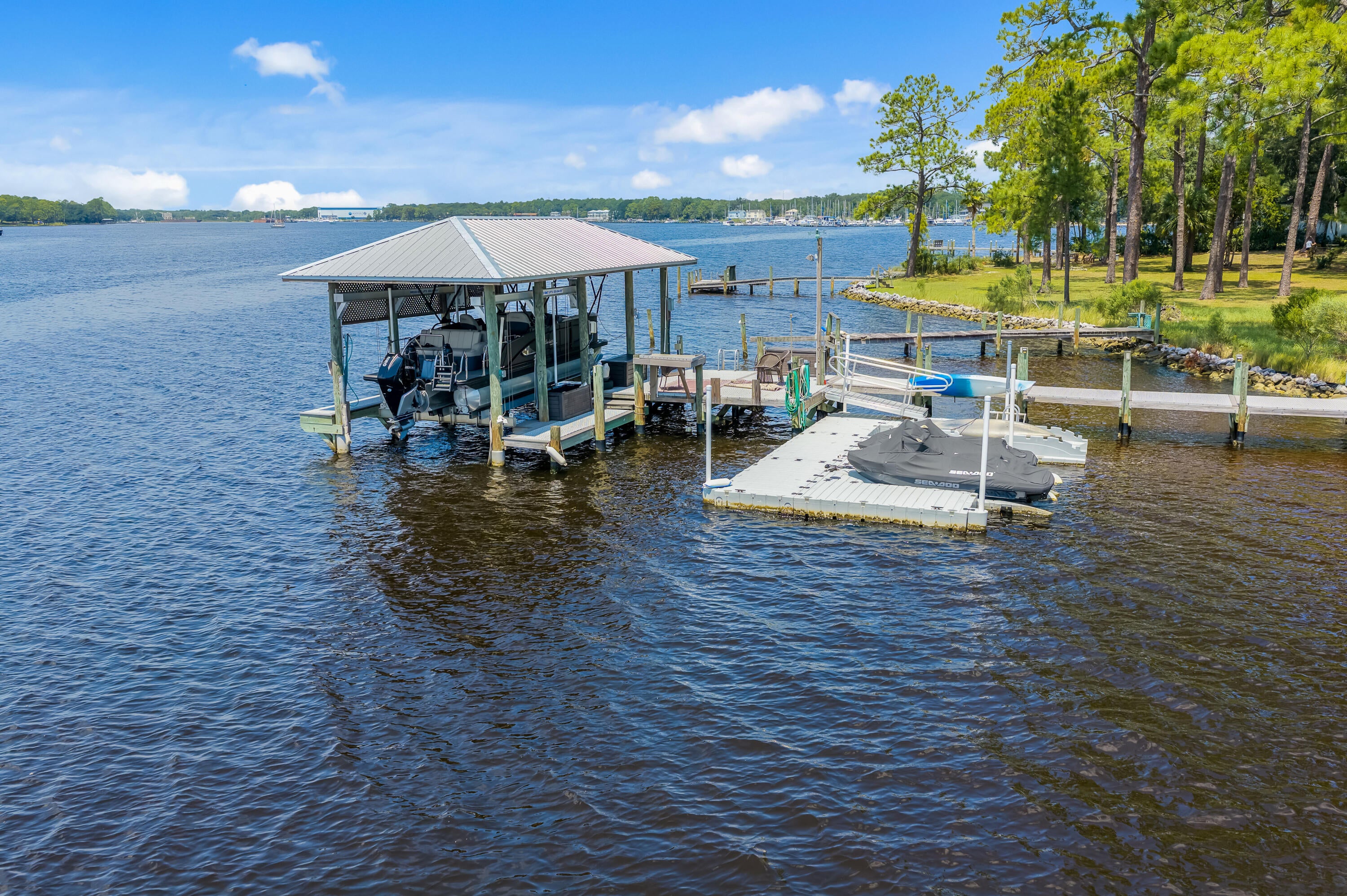 GREY MOSS POINT - Residential