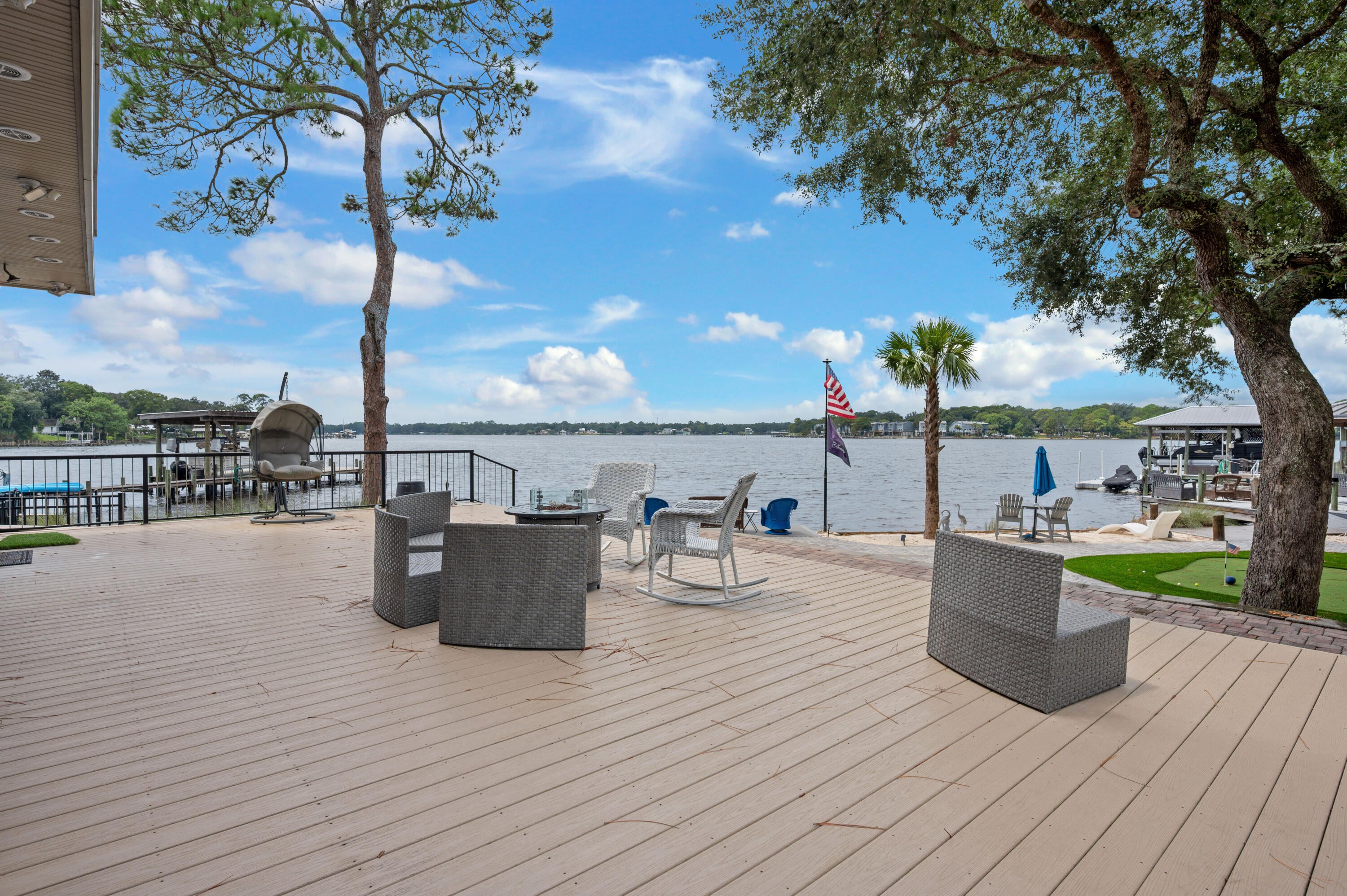 GREY MOSS POINT - Residential