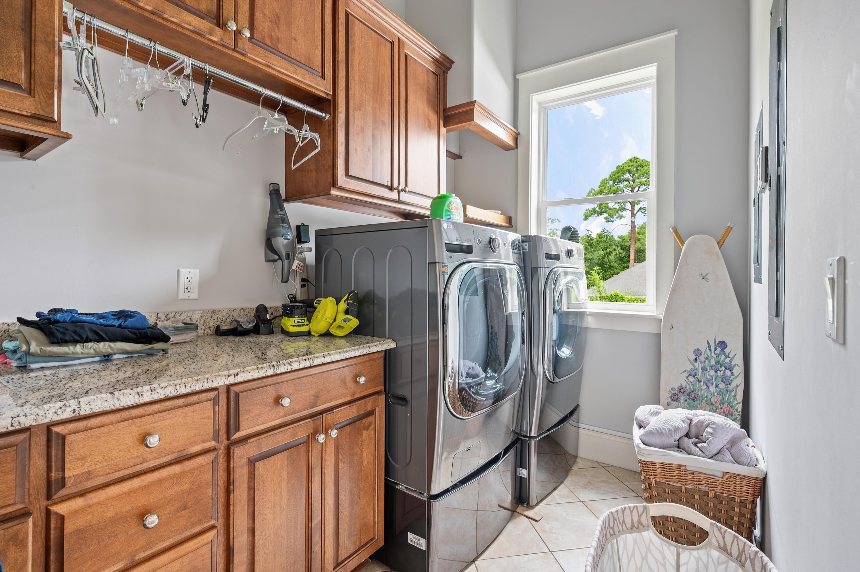 GREY MOSS POINT - Residential