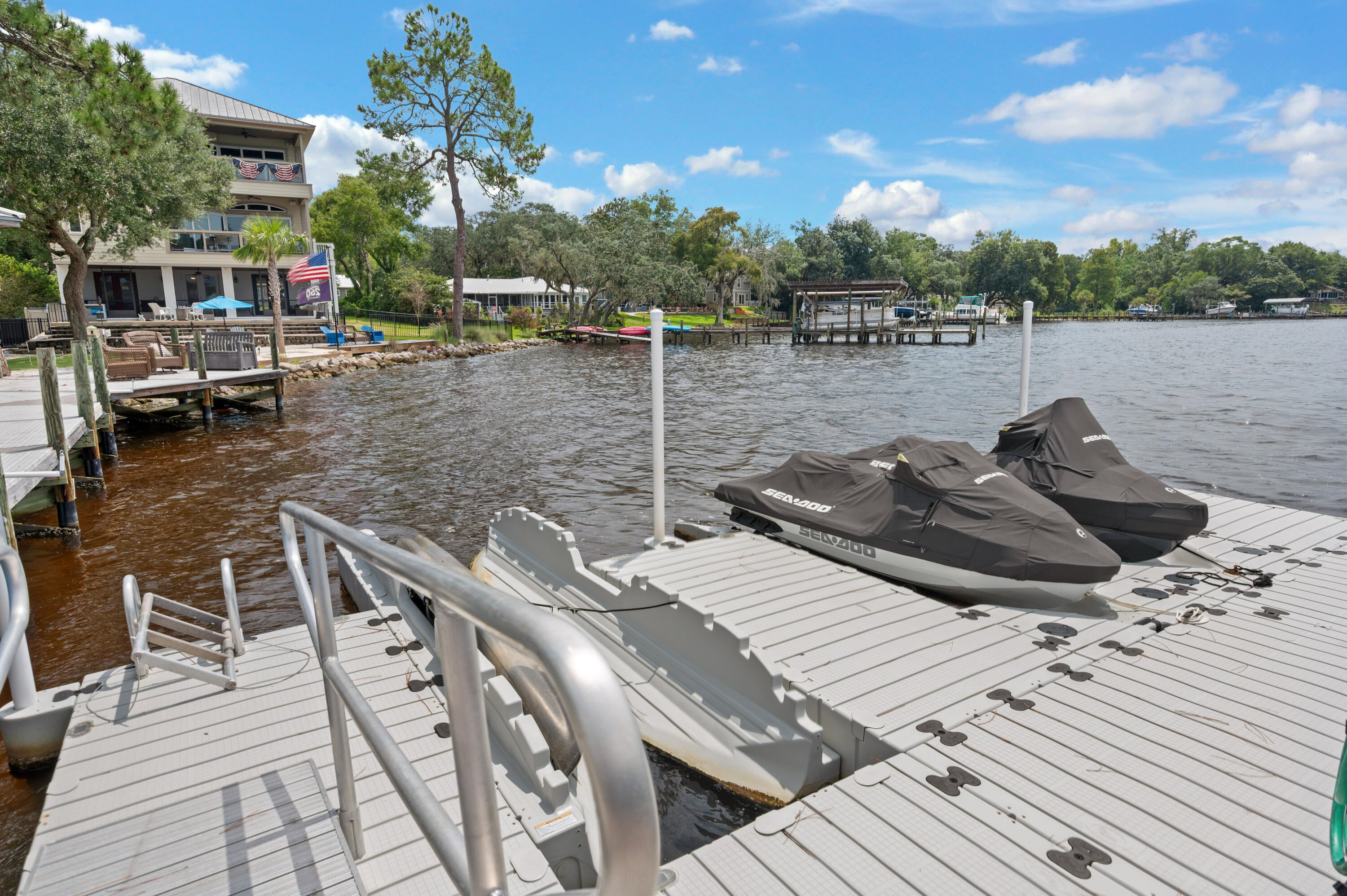 GREY MOSS POINT - Residential