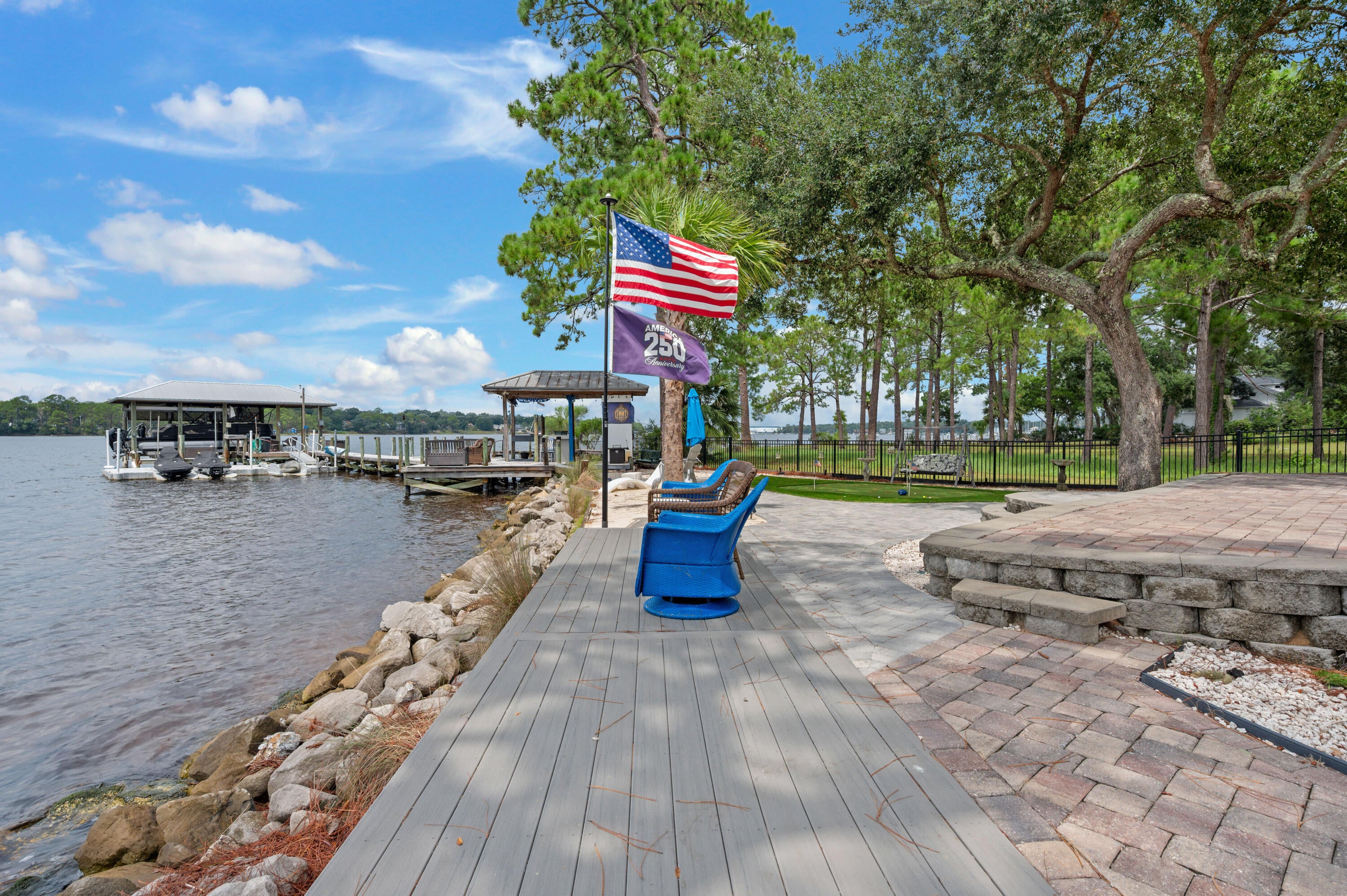 GREY MOSS POINT - Residential