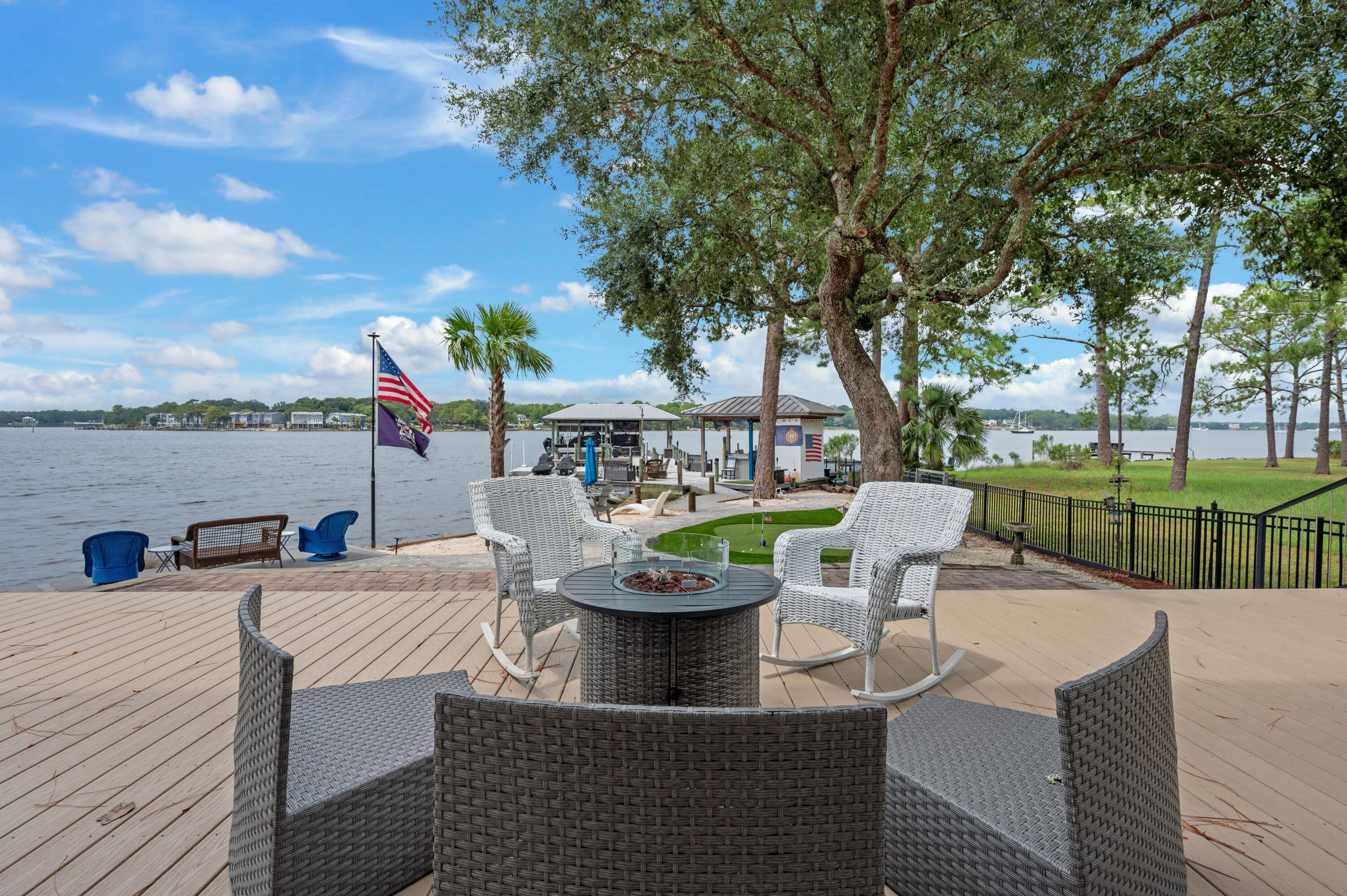 GREY MOSS POINT - Residential