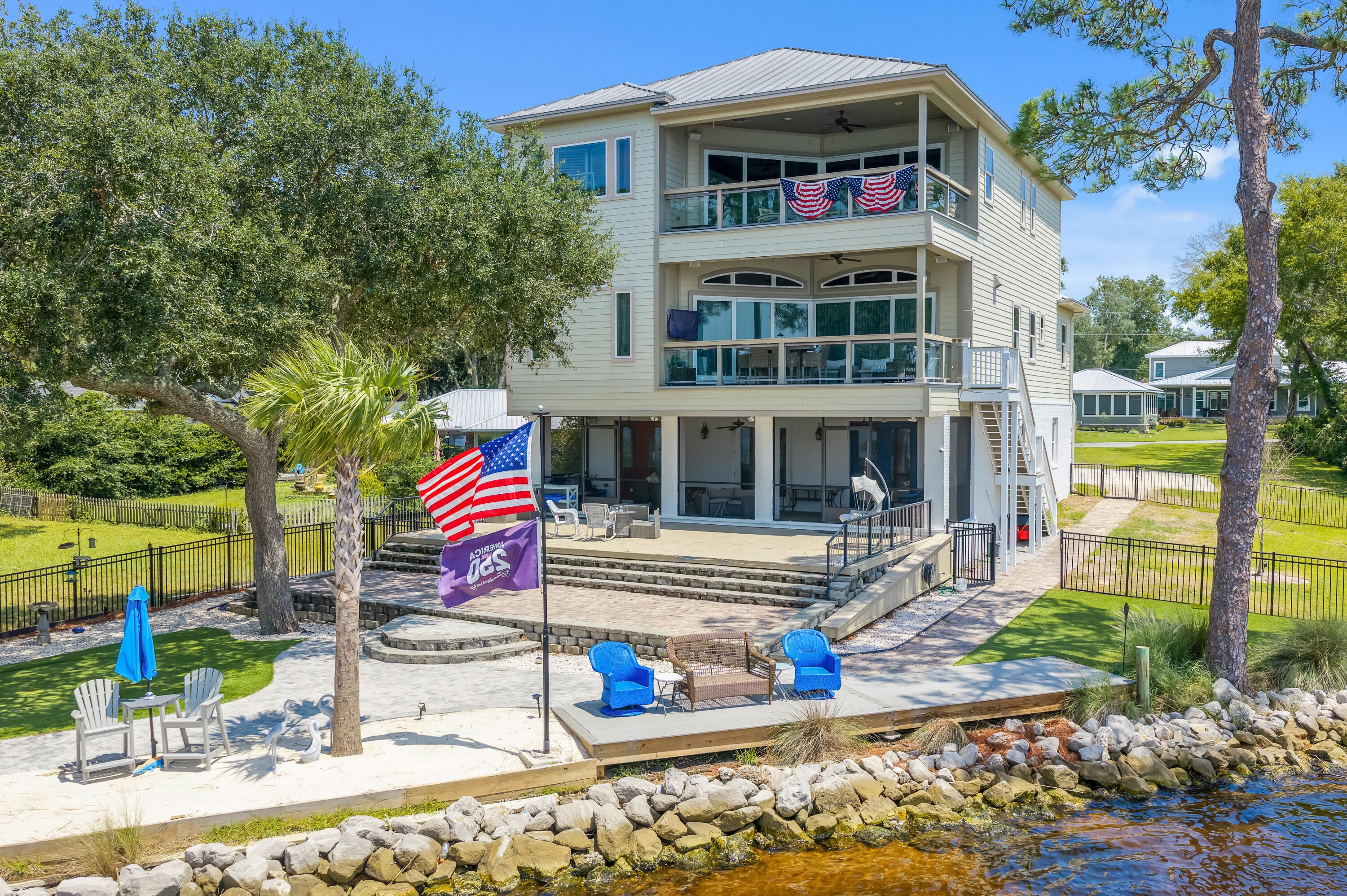GREY MOSS POINT - Residential