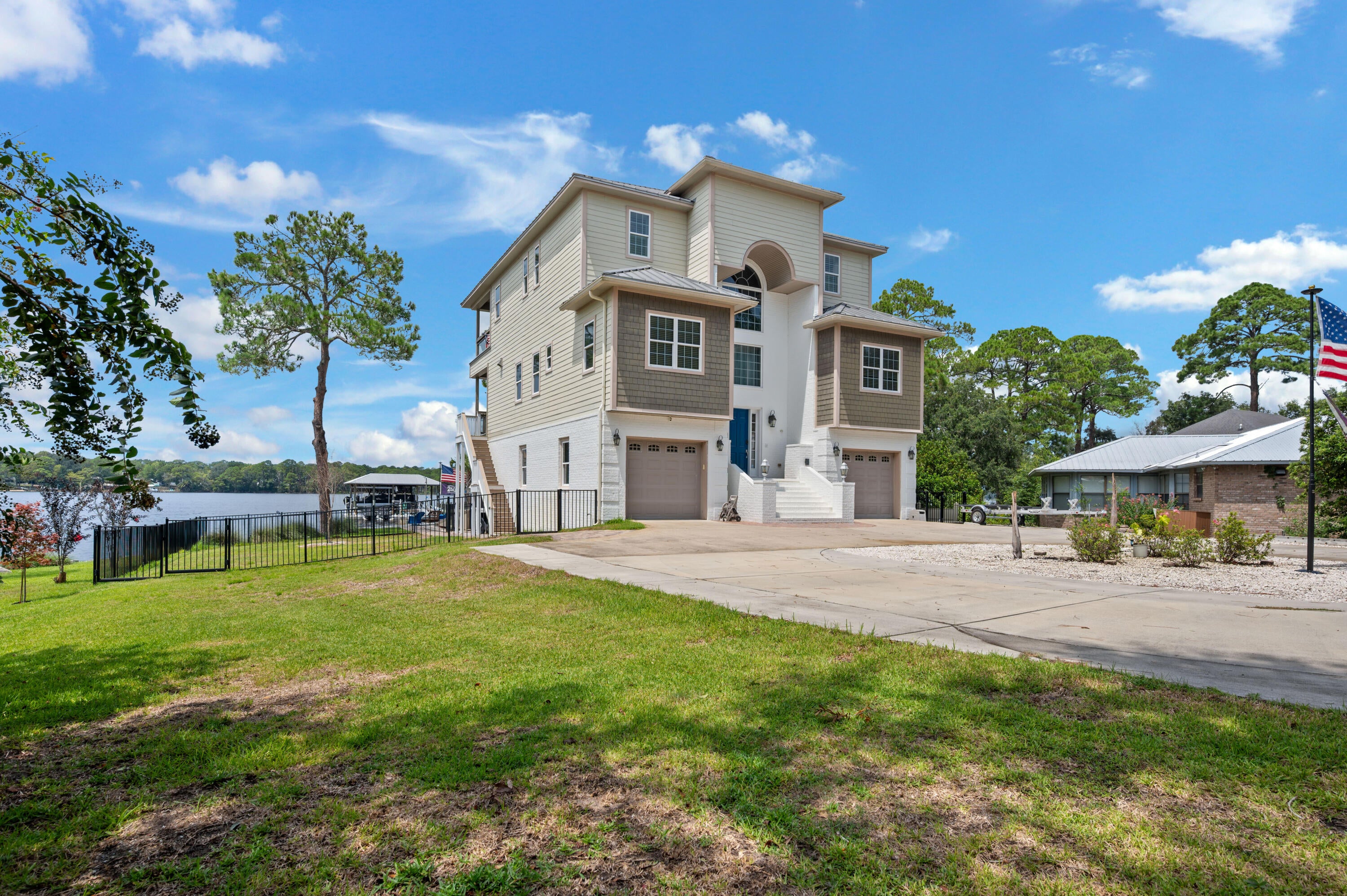 GREY MOSS POINT - Residential