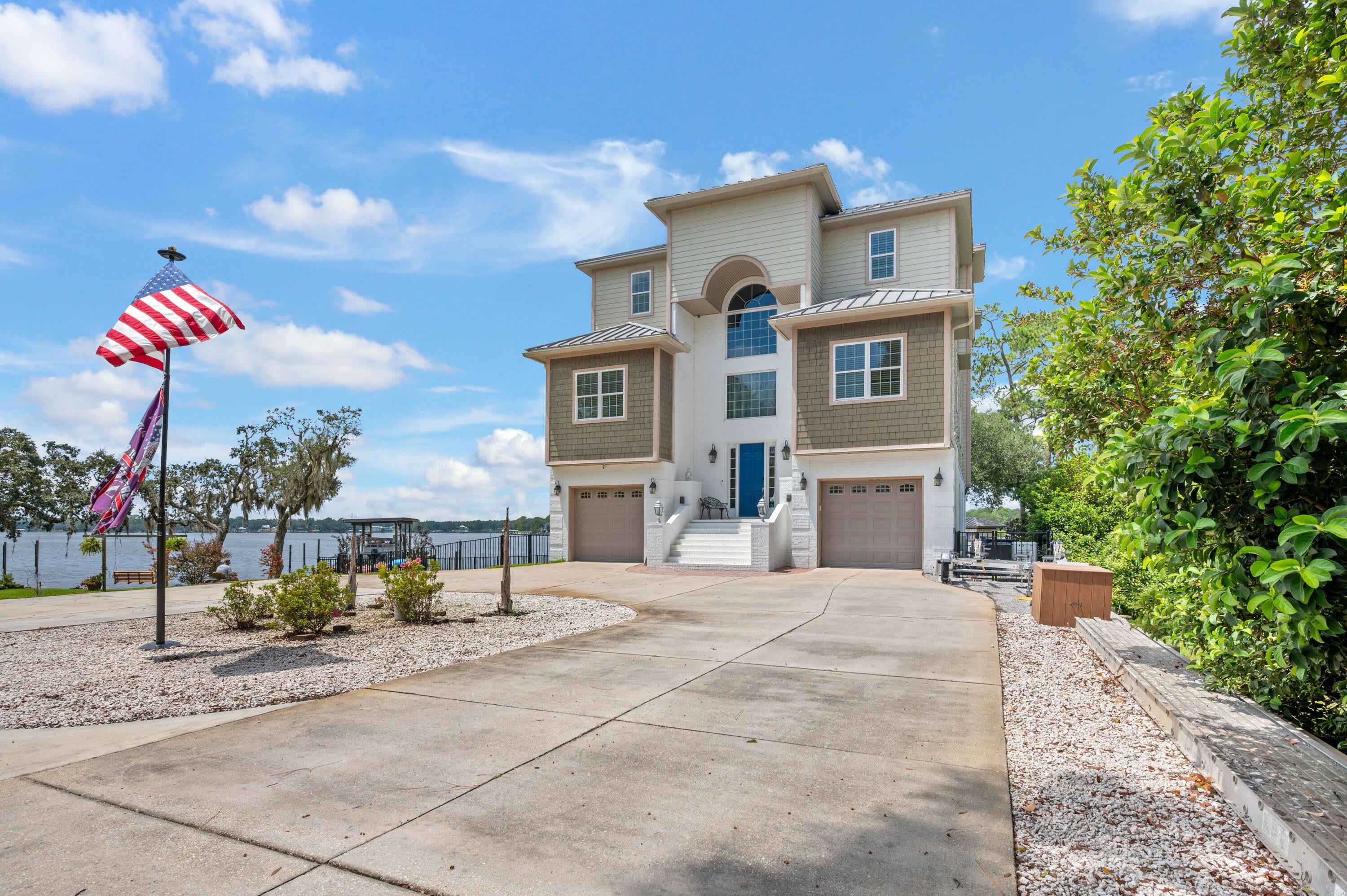 GREY MOSS POINT - Residential
