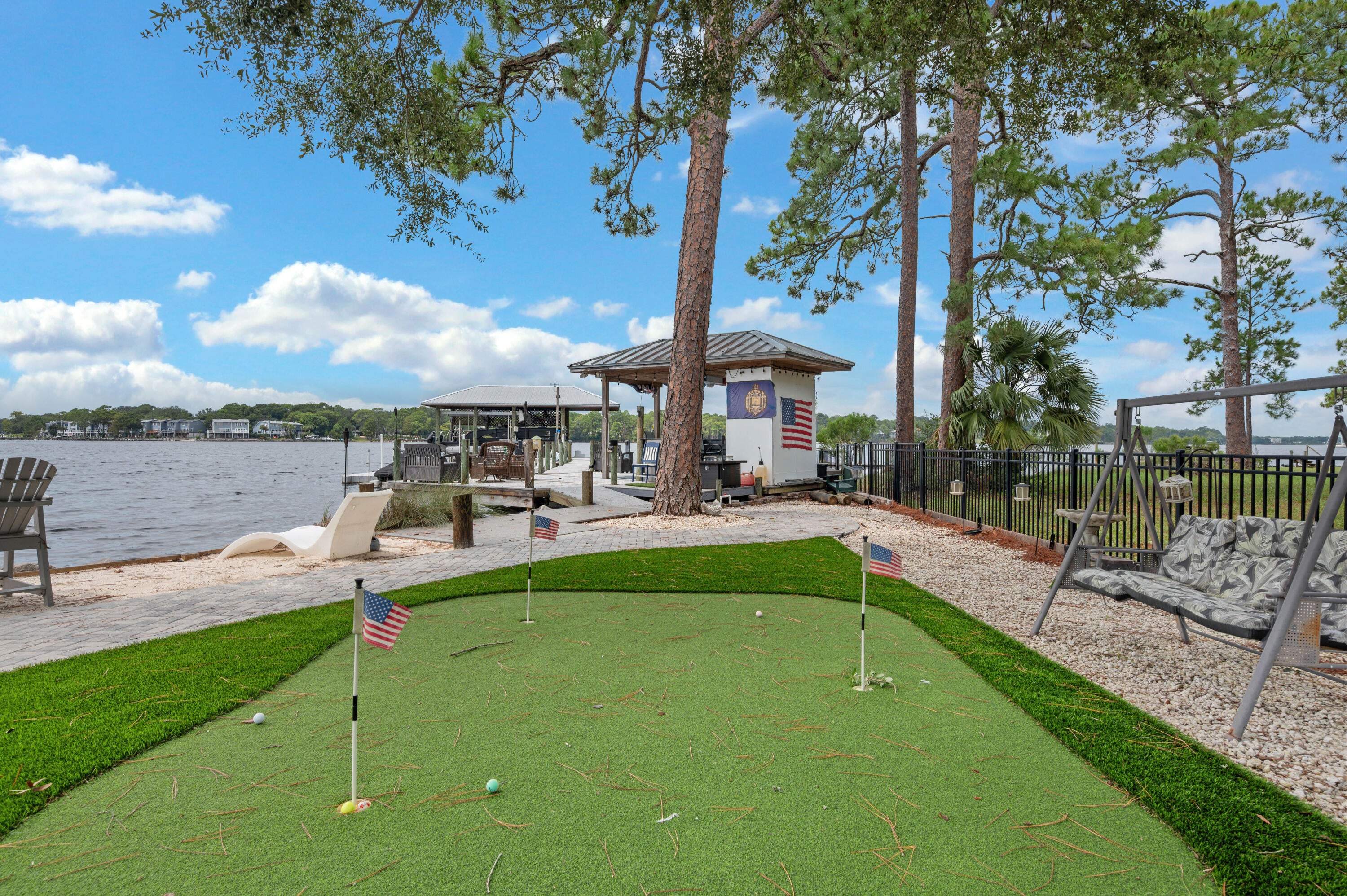 GREY MOSS POINT - Residential