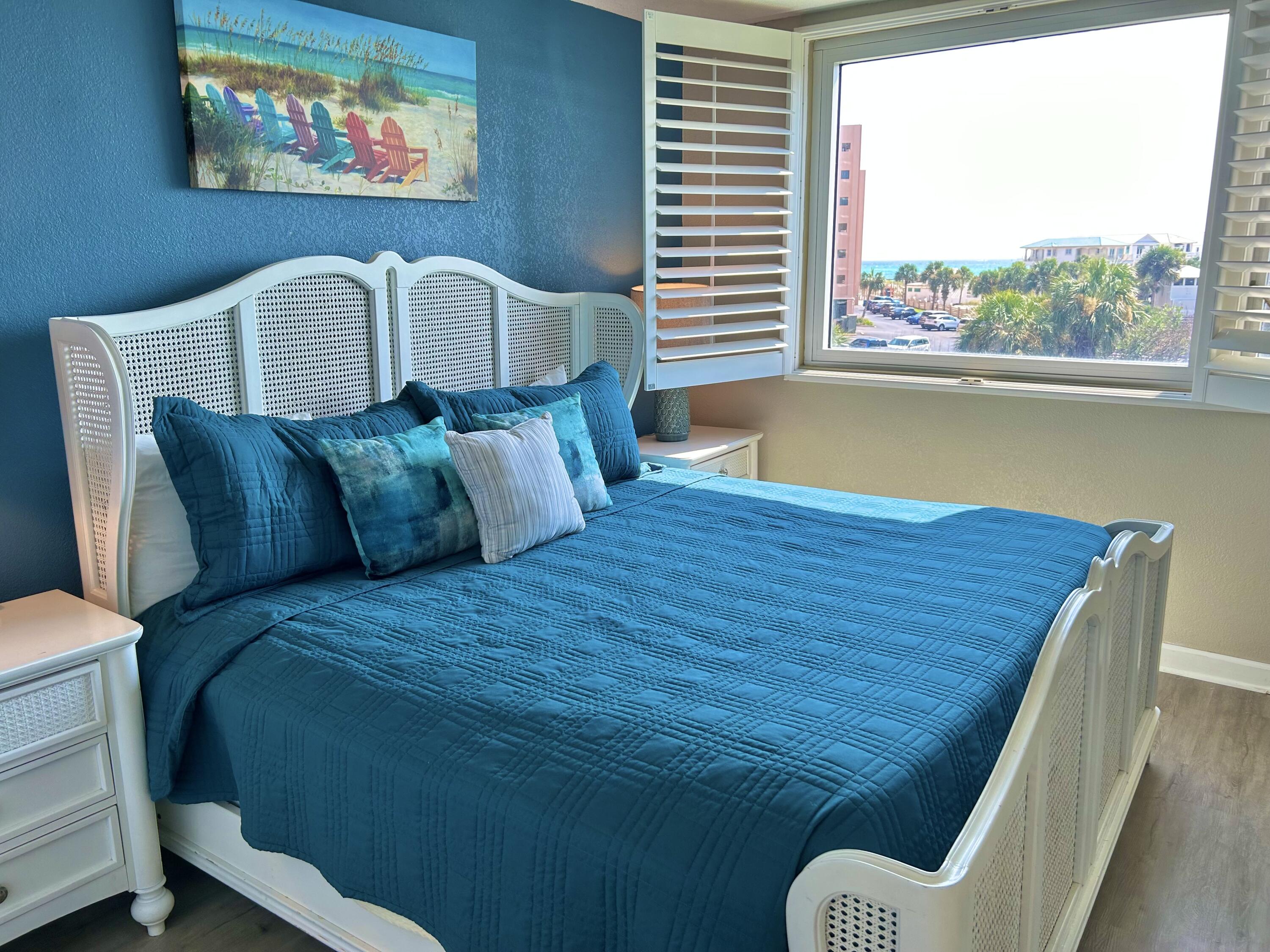 ISLANDER CONDO PH 2 - Residential