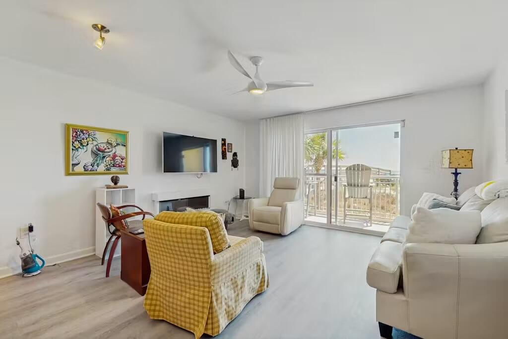 PELICAN ISLE - Residential