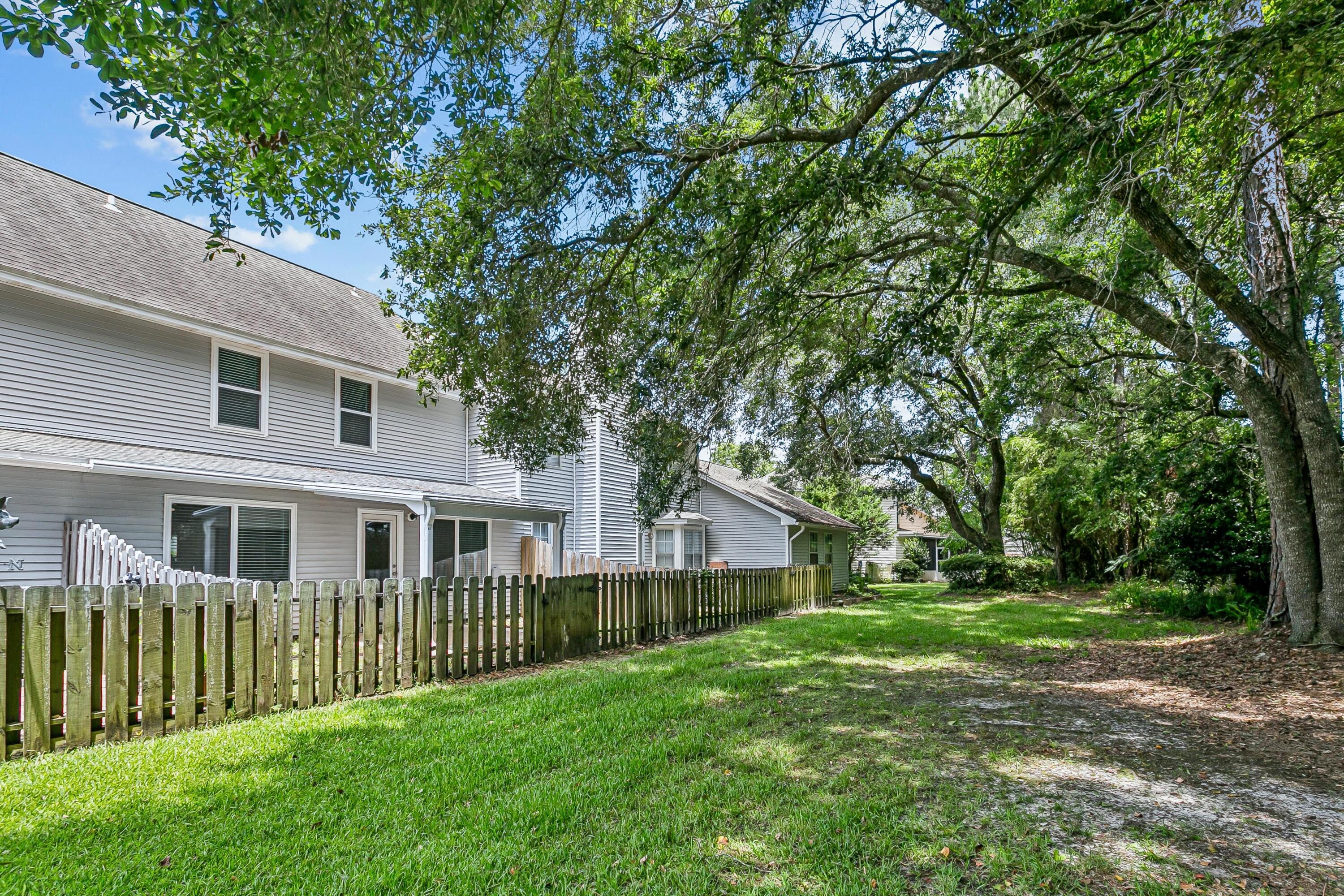 EMERALD GARDENS - Residential
