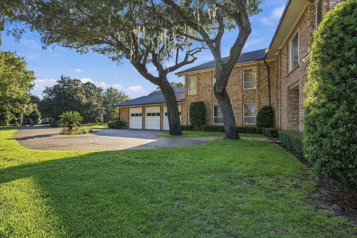 SLEEPY OAKS - Residential