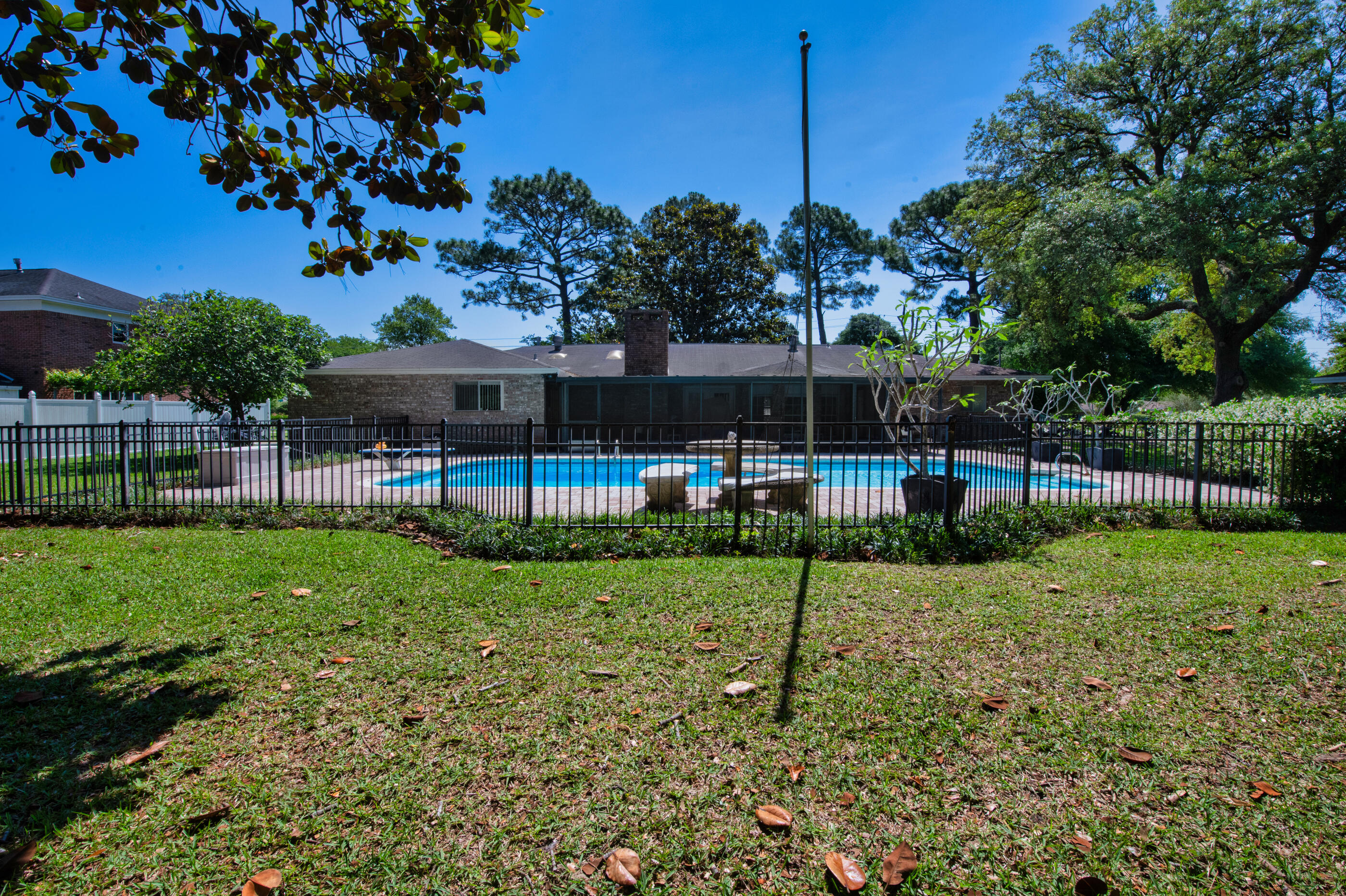 COUNTRY CLUB ESTATES 1ST ADDN - Residential