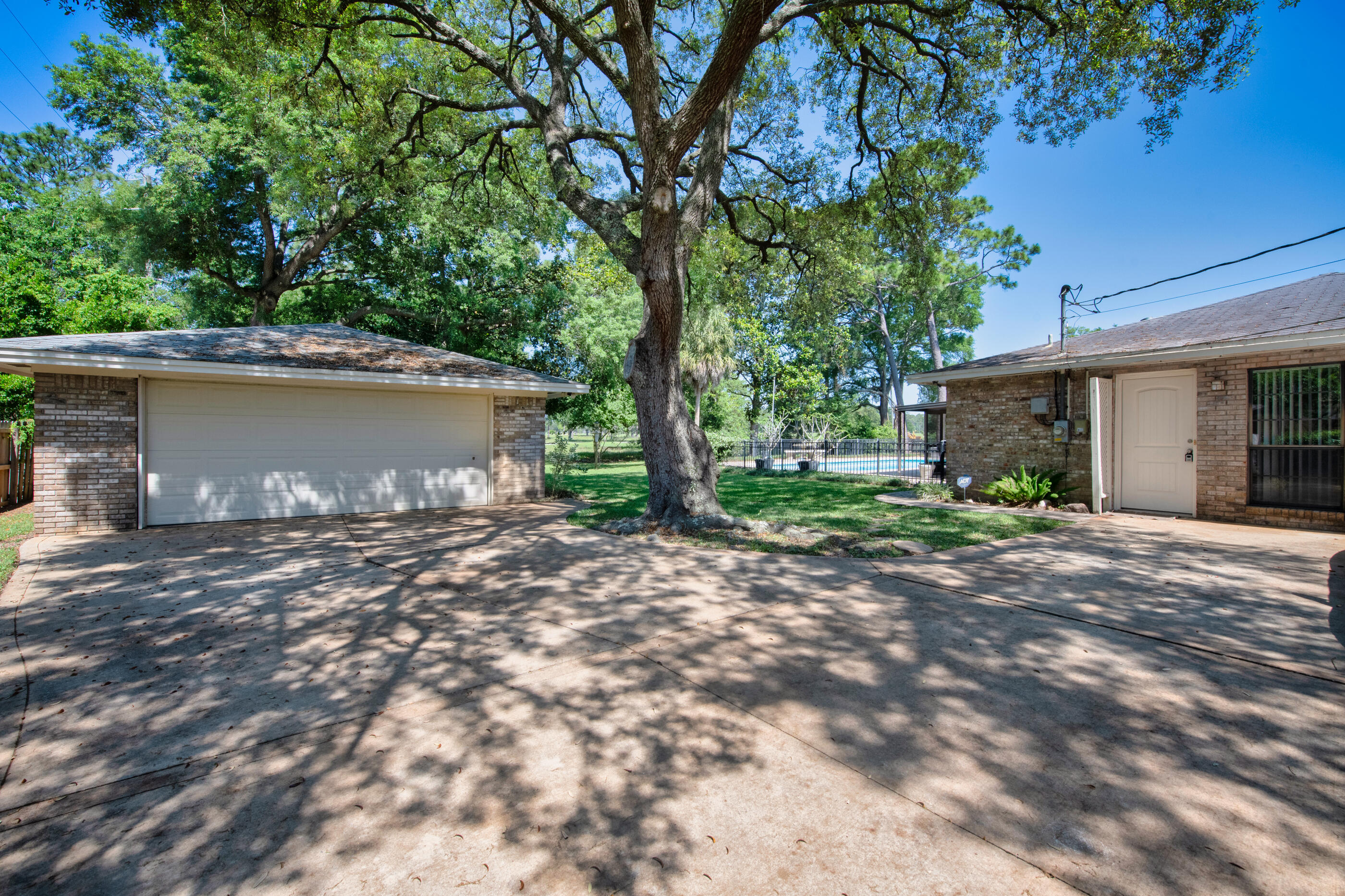 COUNTRY CLUB ESTATES 1ST ADDN - Residential