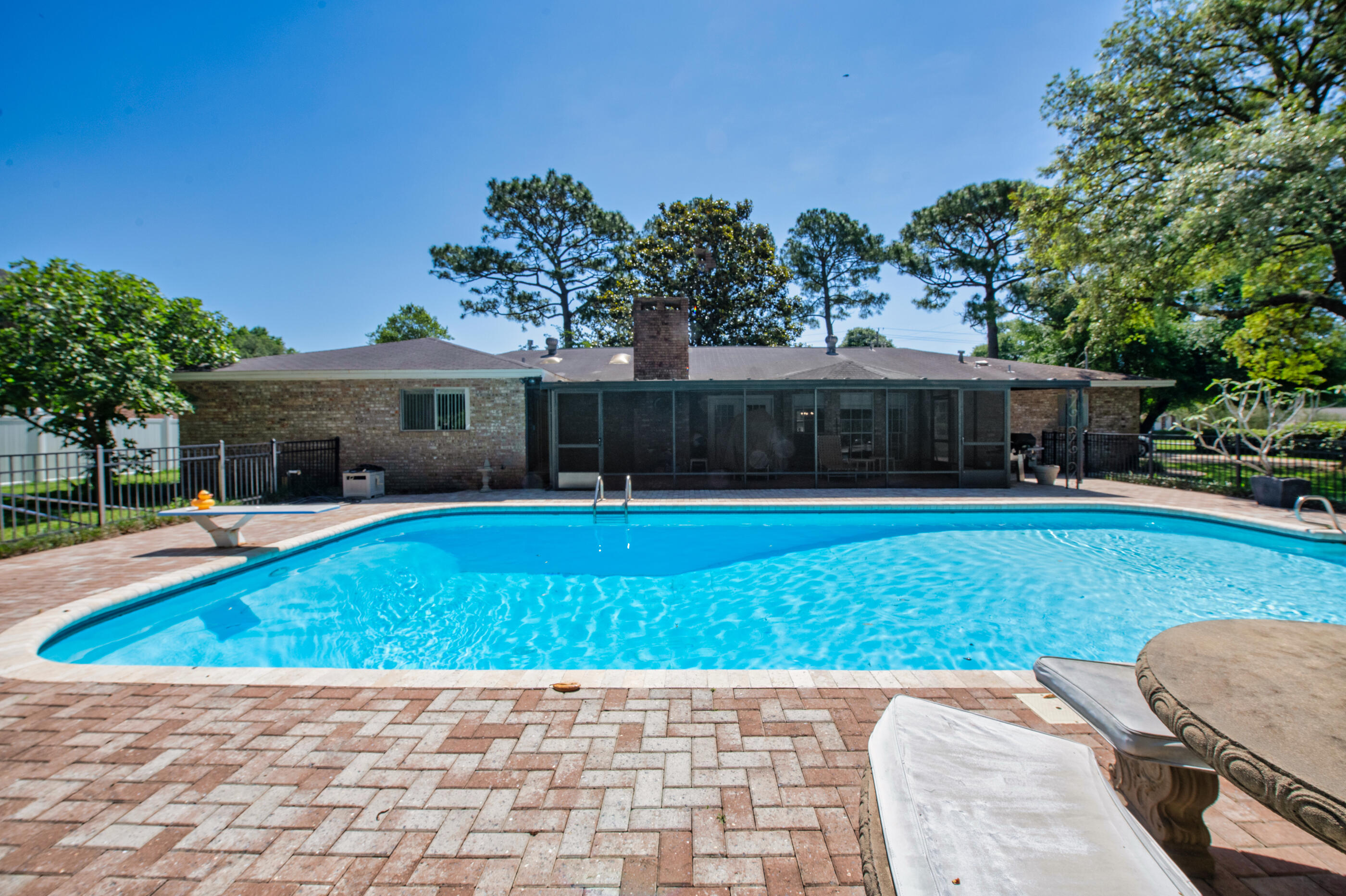 COUNTRY CLUB ESTATES 1ST ADDN - Residential