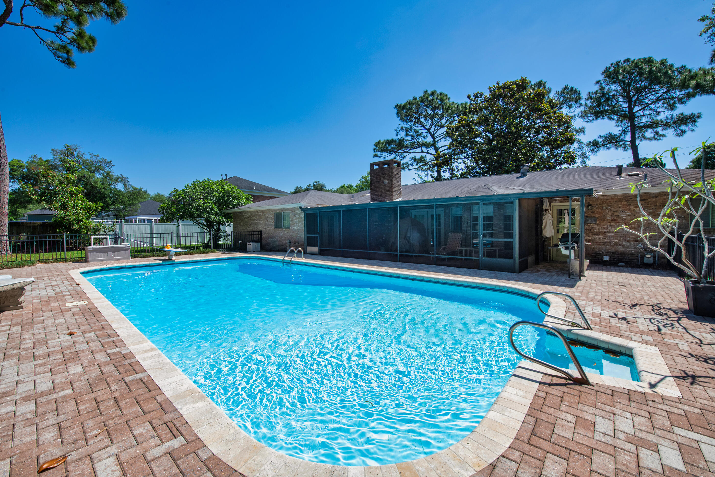 COUNTRY CLUB ESTATES 1ST ADDN - Residential