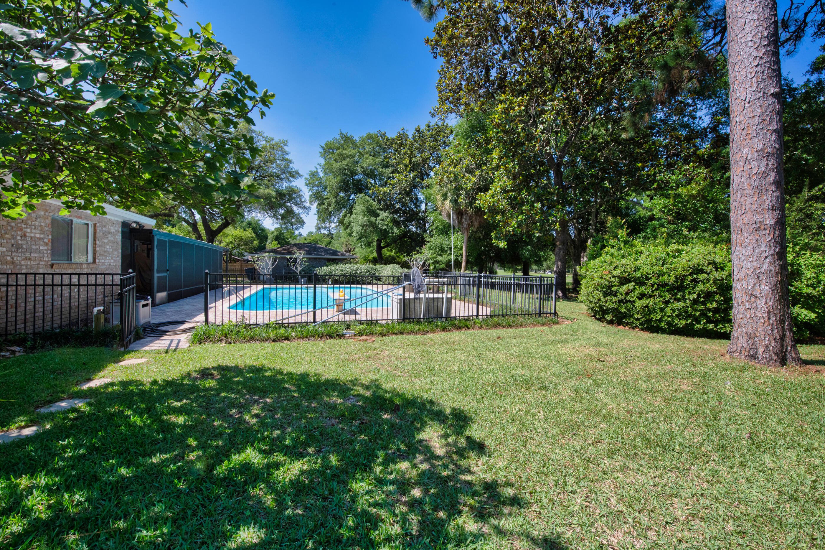 COUNTRY CLUB ESTATES 1ST ADDN - Residential