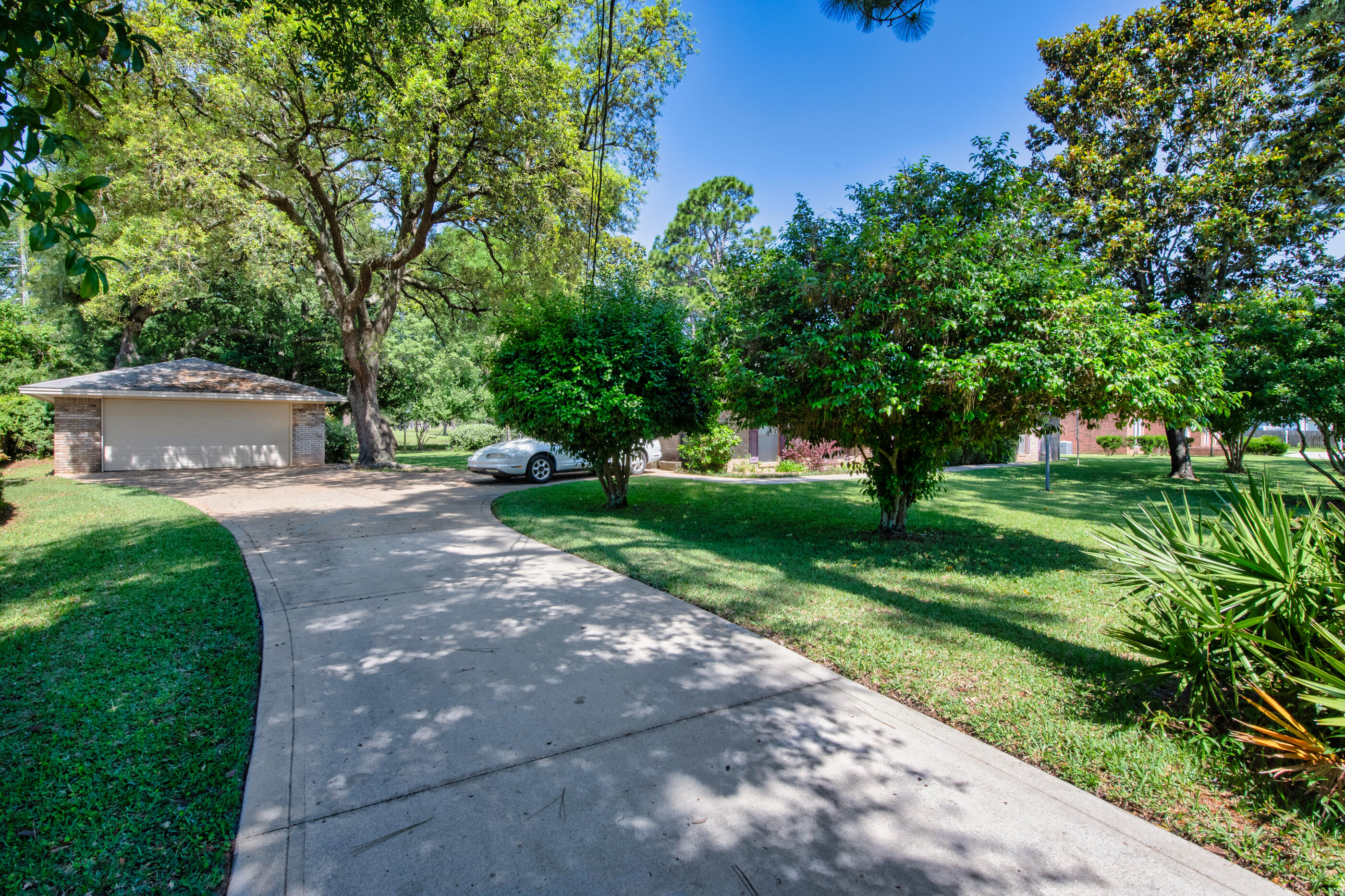 COUNTRY CLUB ESTATES 1ST ADDN - Residential