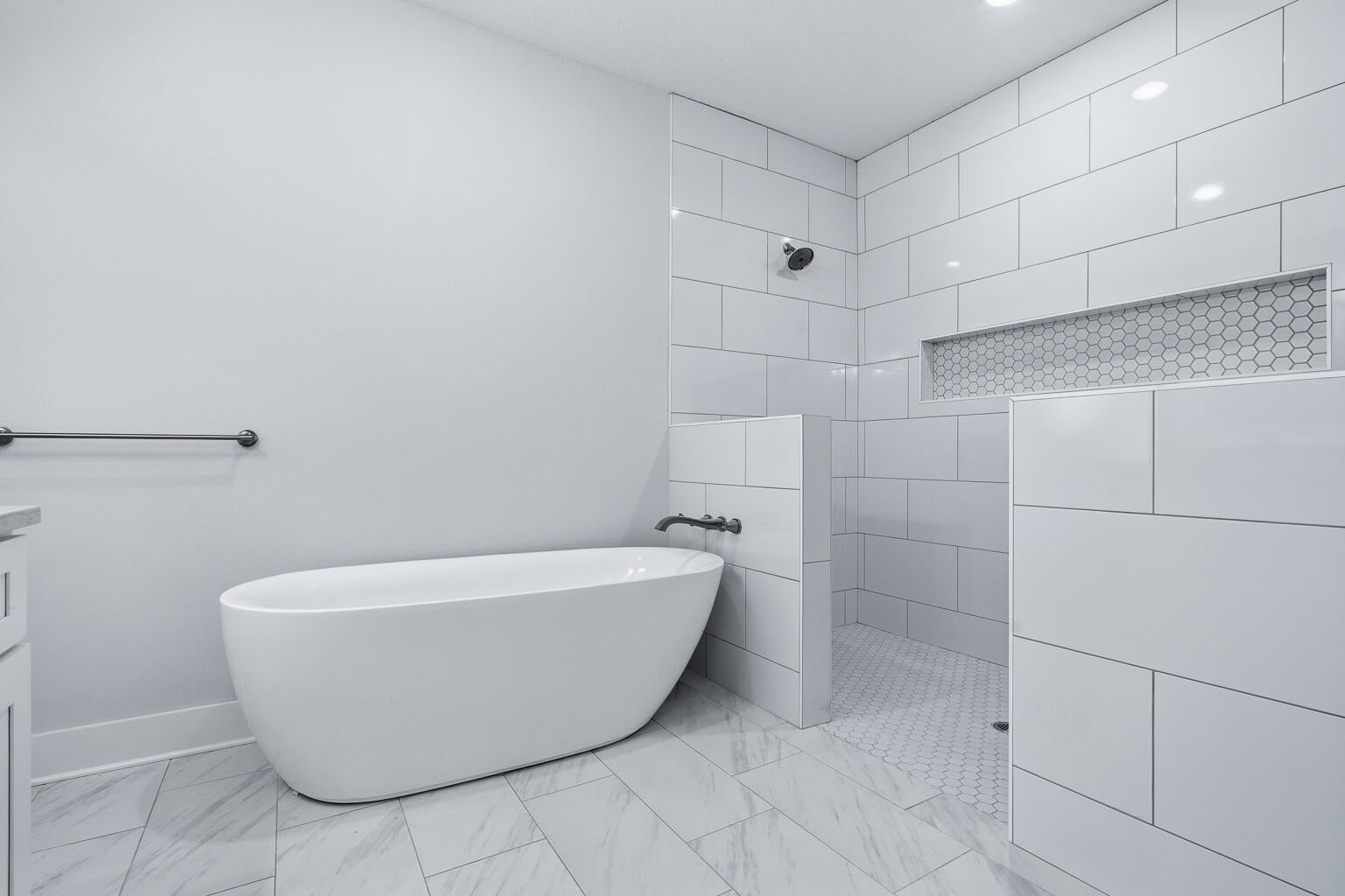 HOLLEY BY THE SEA - Residential Lease