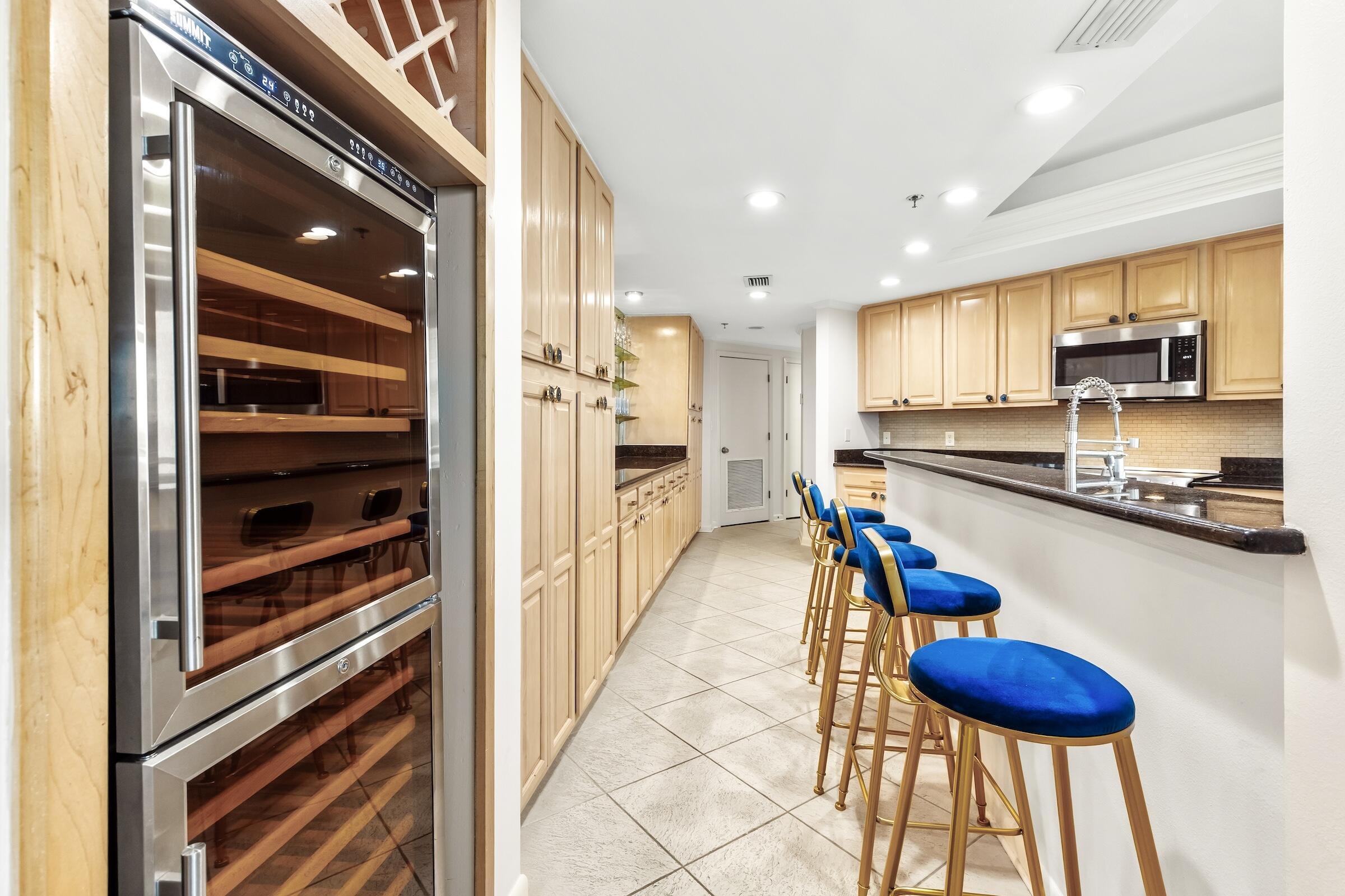 EAST PASS TOWERS CONDO PH 2 - Residential