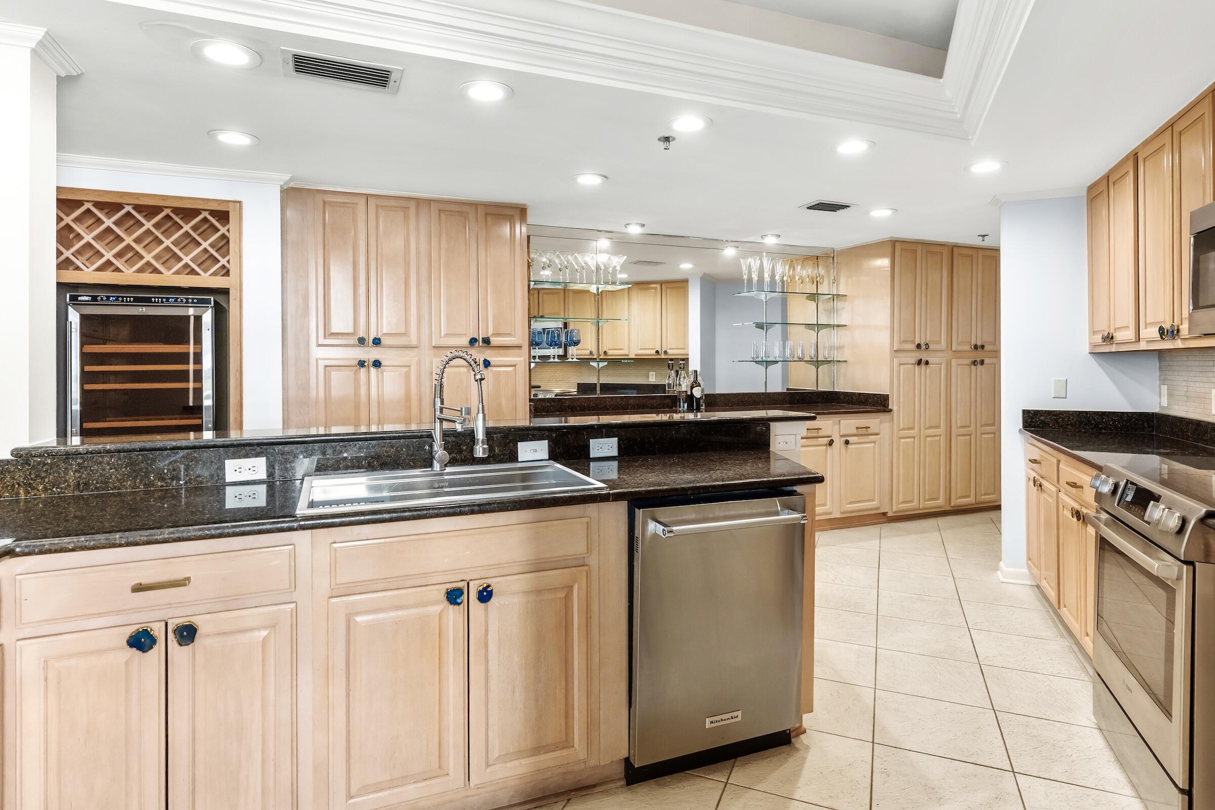 EAST PASS TOWERS CONDO PH 2 - Residential