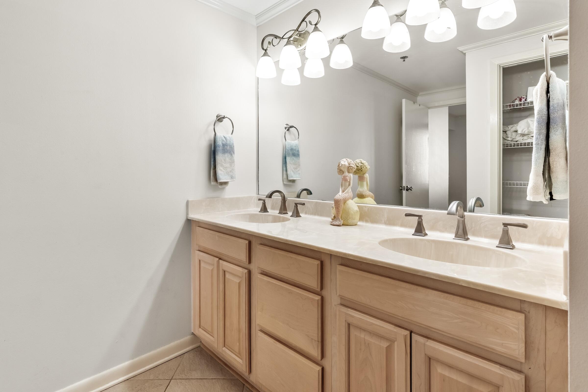 EAST PASS TOWERS CONDO PH 2 - Residential