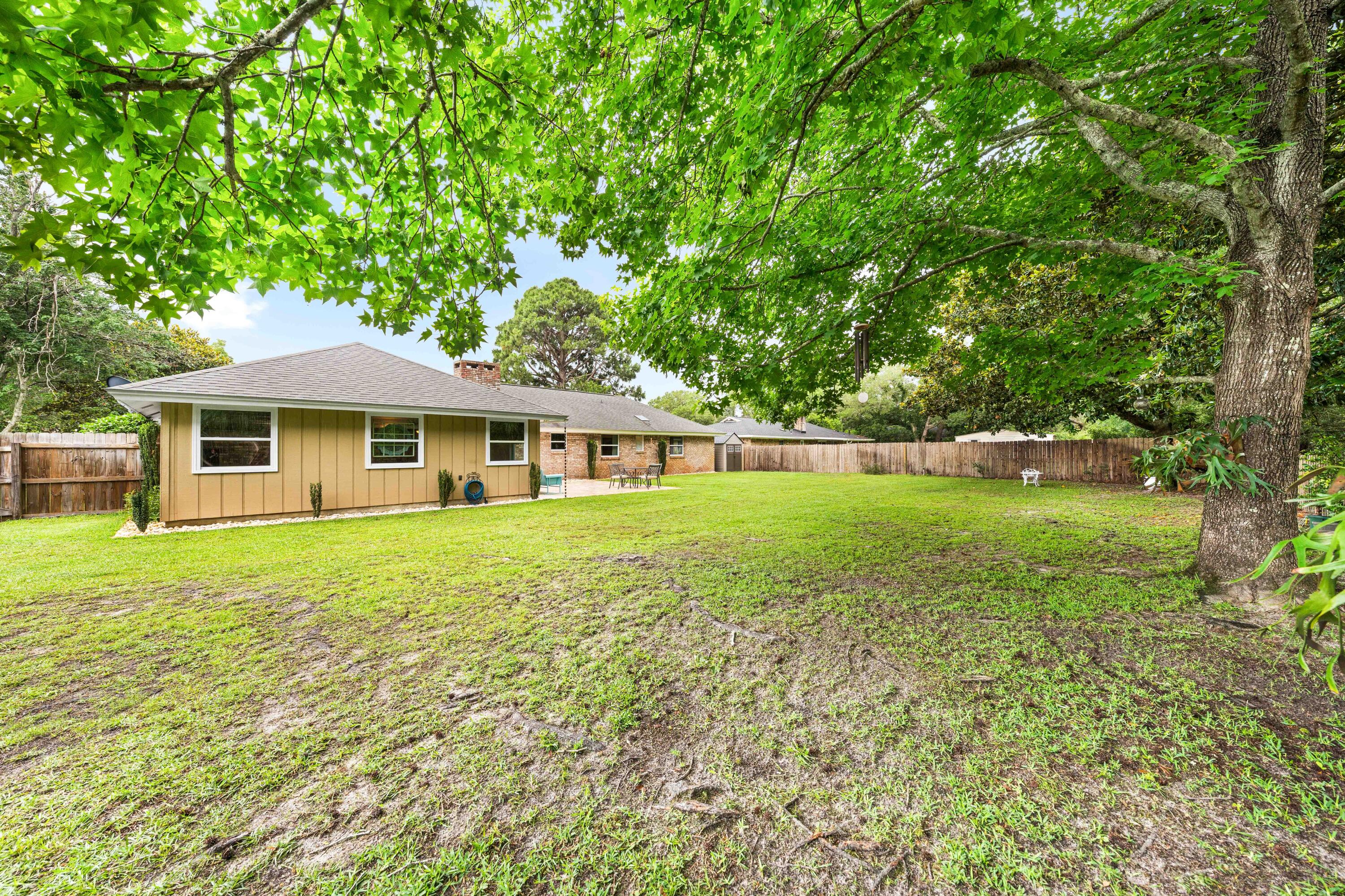 LAKE LORRAINE ESTATES - Residential