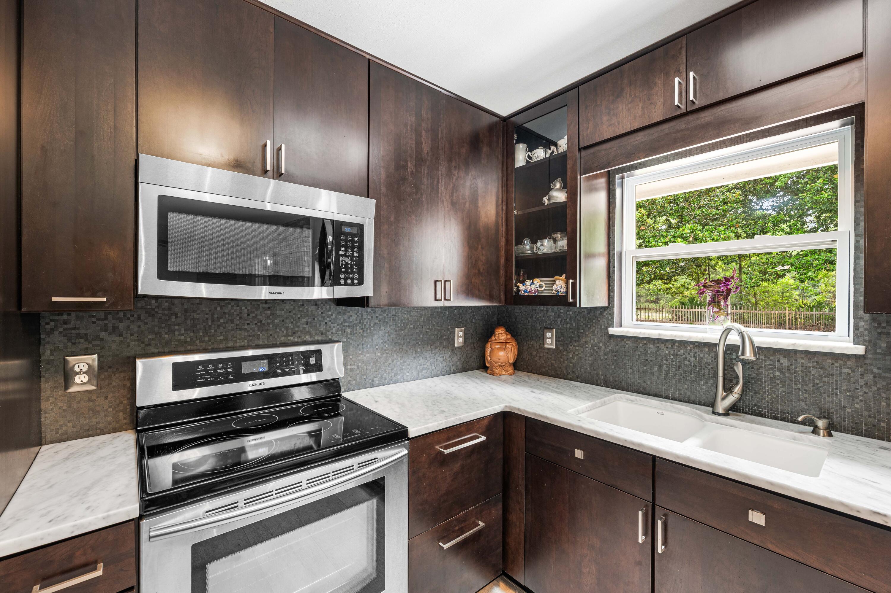 LAKE LORRAINE ESTATES - Residential
