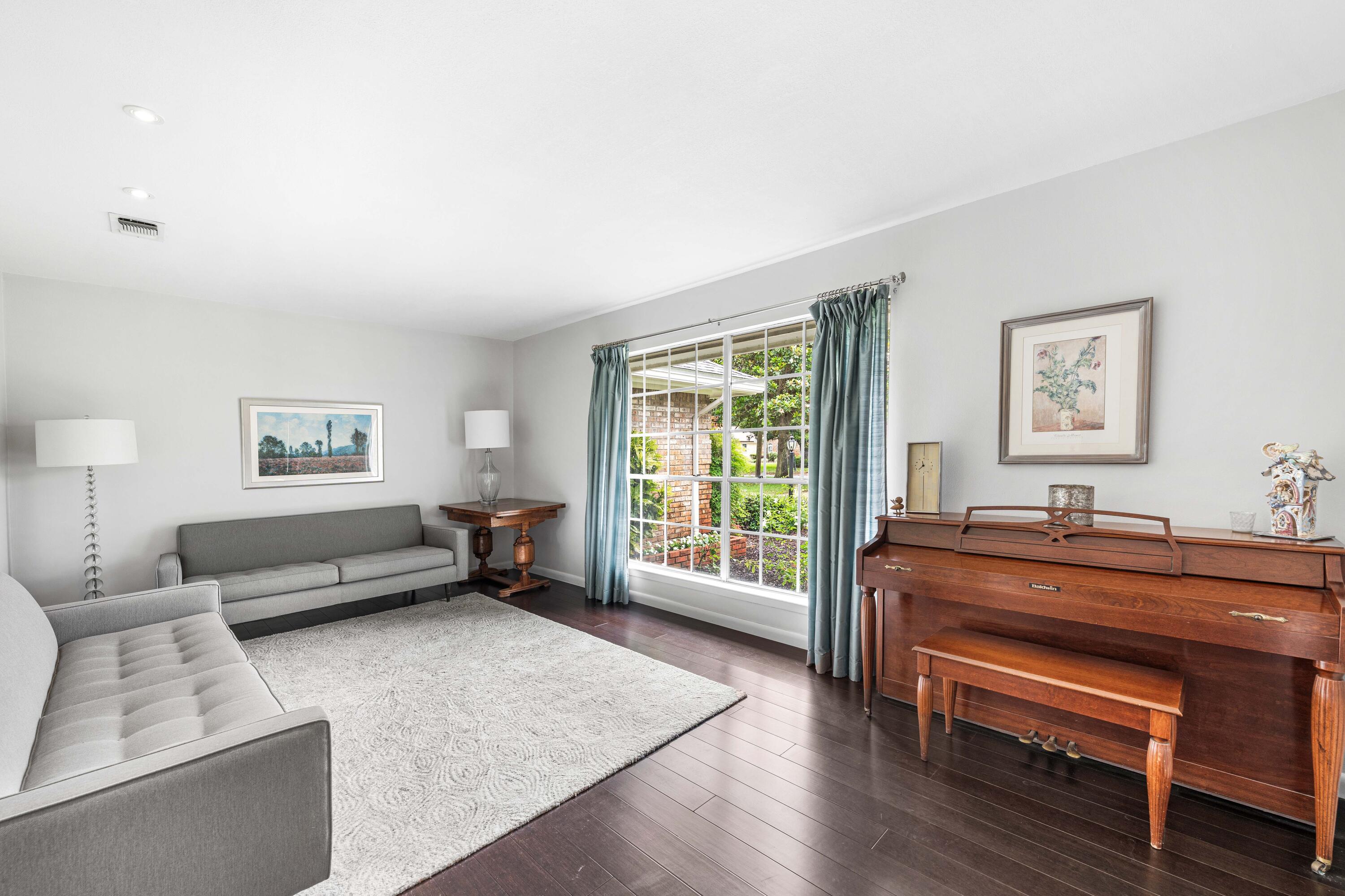 LAKE LORRAINE ESTATES - Residential