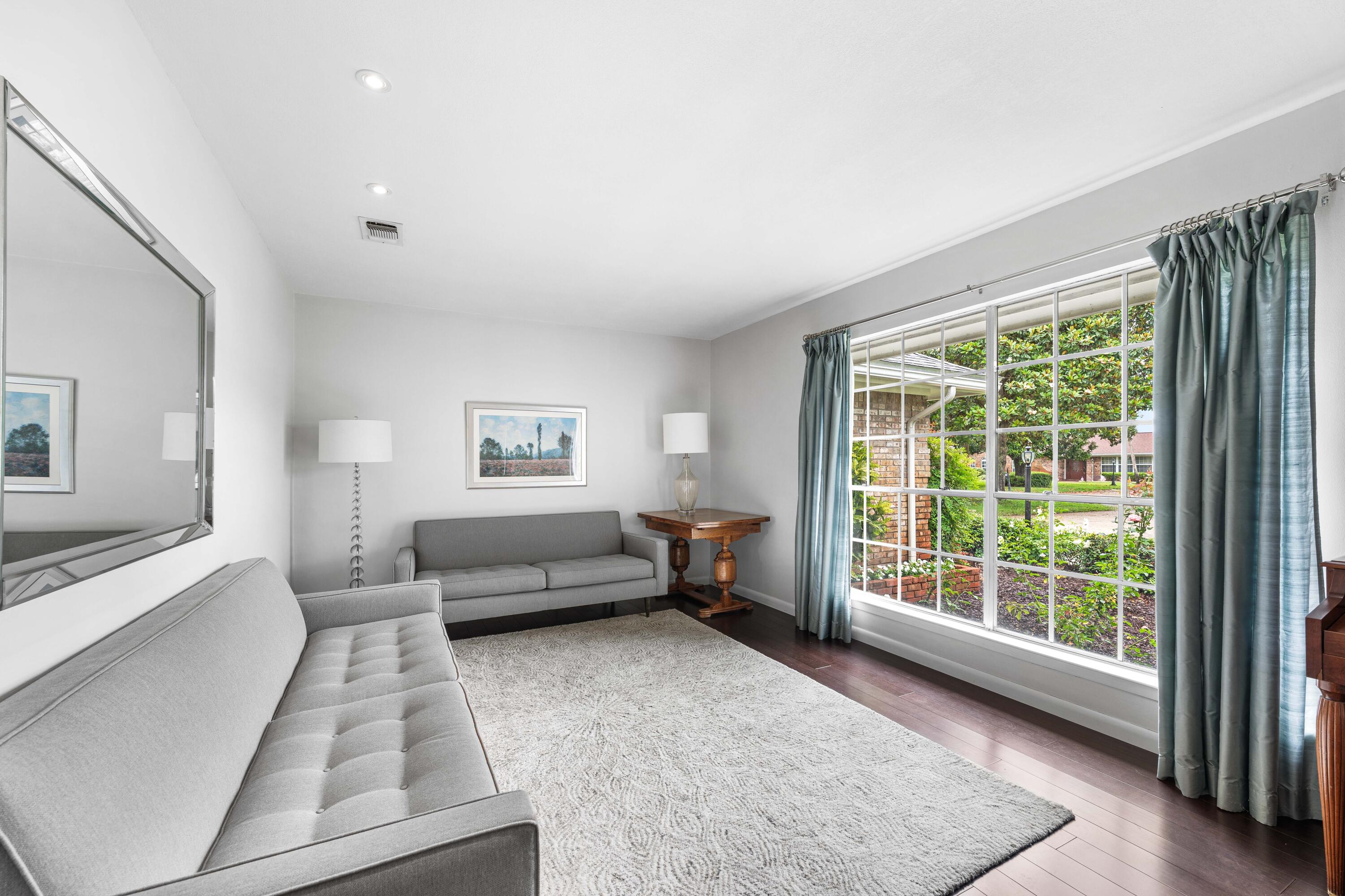 LAKE LORRAINE ESTATES - Residential