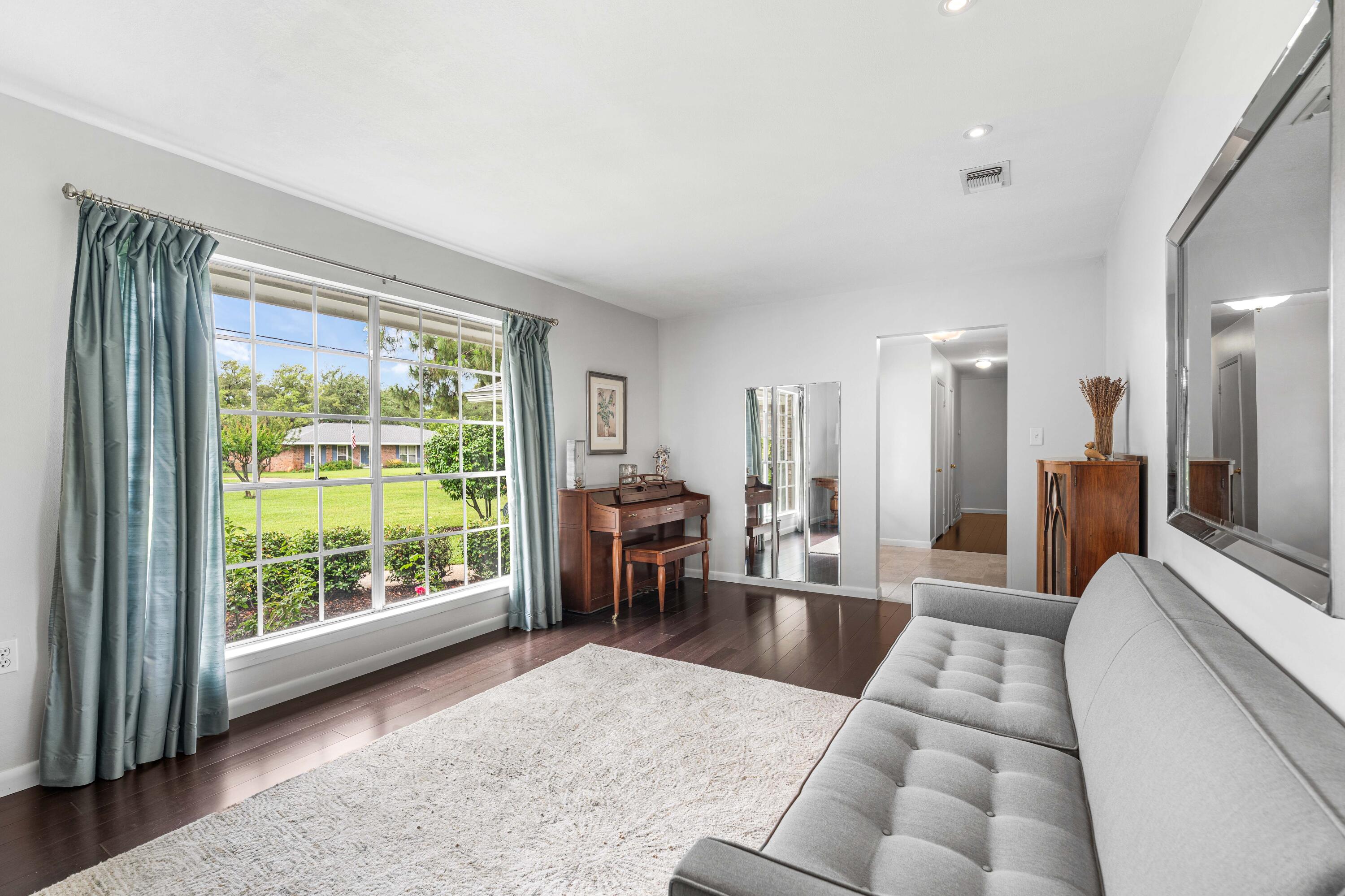 LAKE LORRAINE ESTATES - Residential