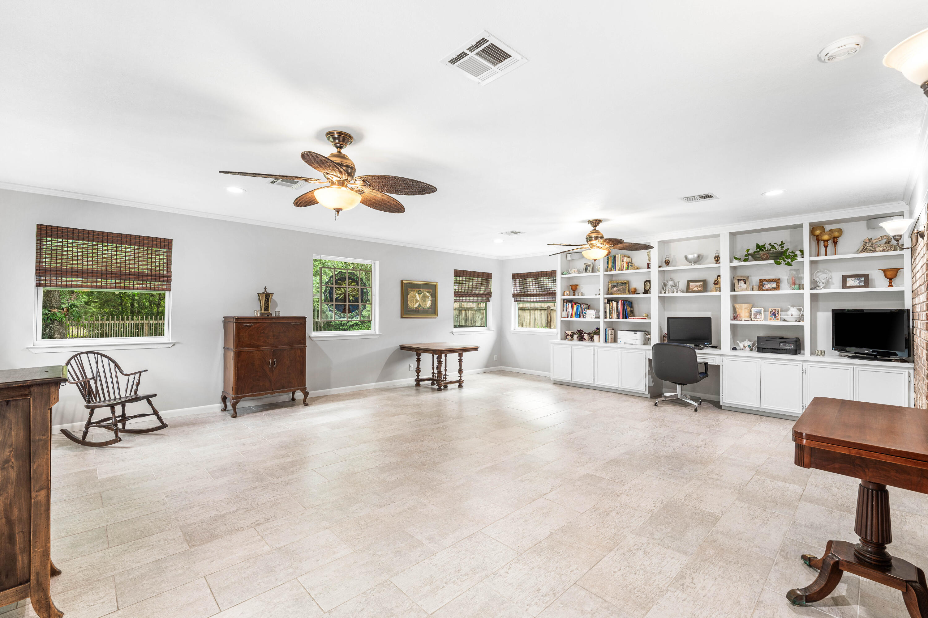 LAKE LORRAINE ESTATES - Residential