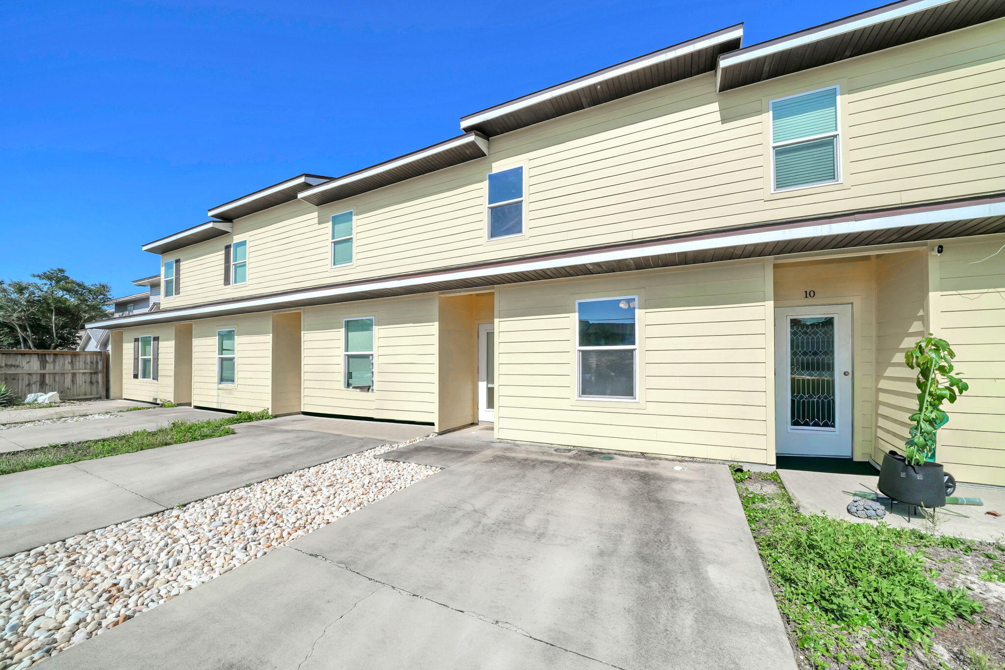 MIKSTAKEL TOWNHOMES - Residential
