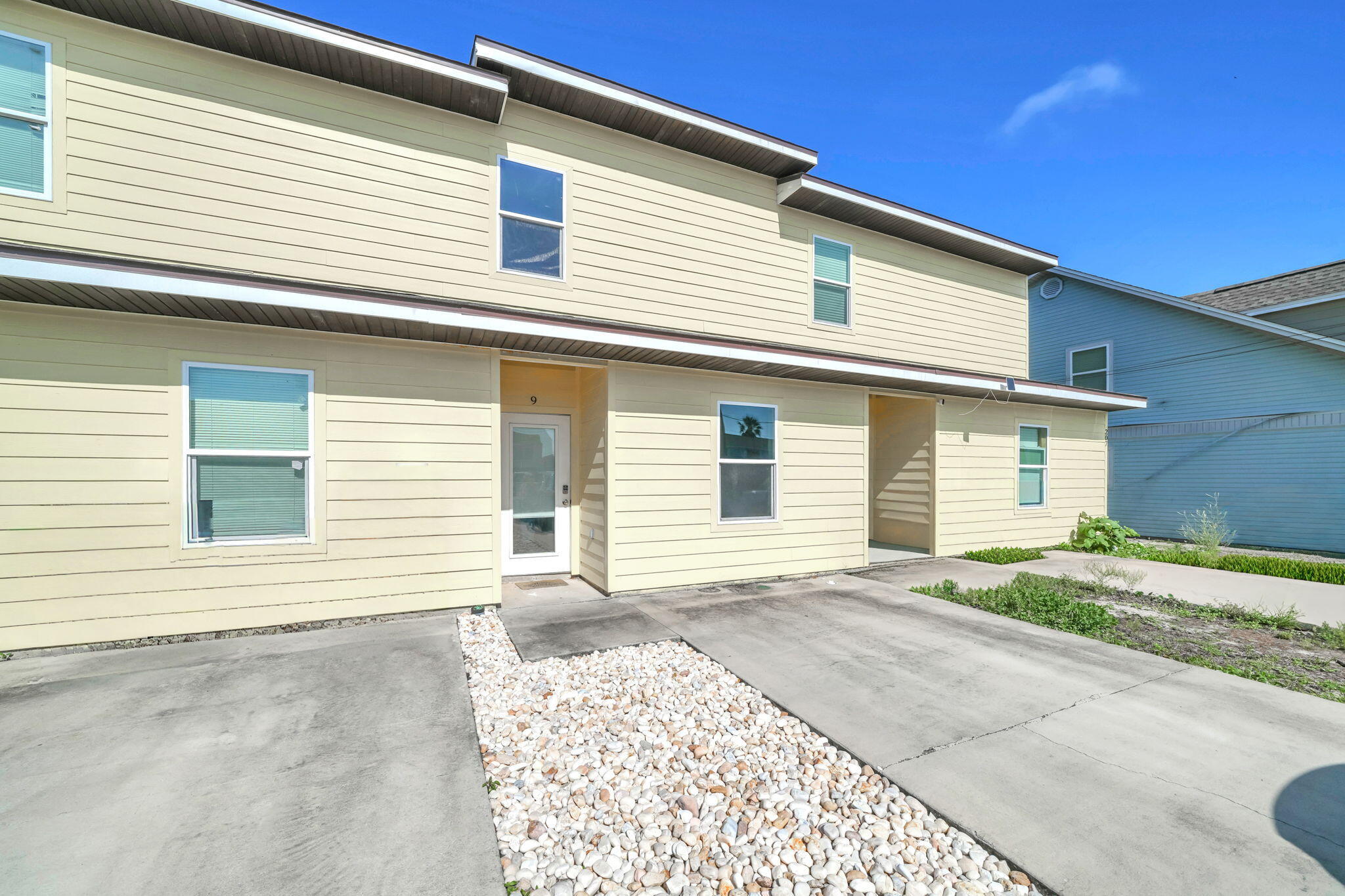 MIKSTAKEL TOWNHOMES - Residential