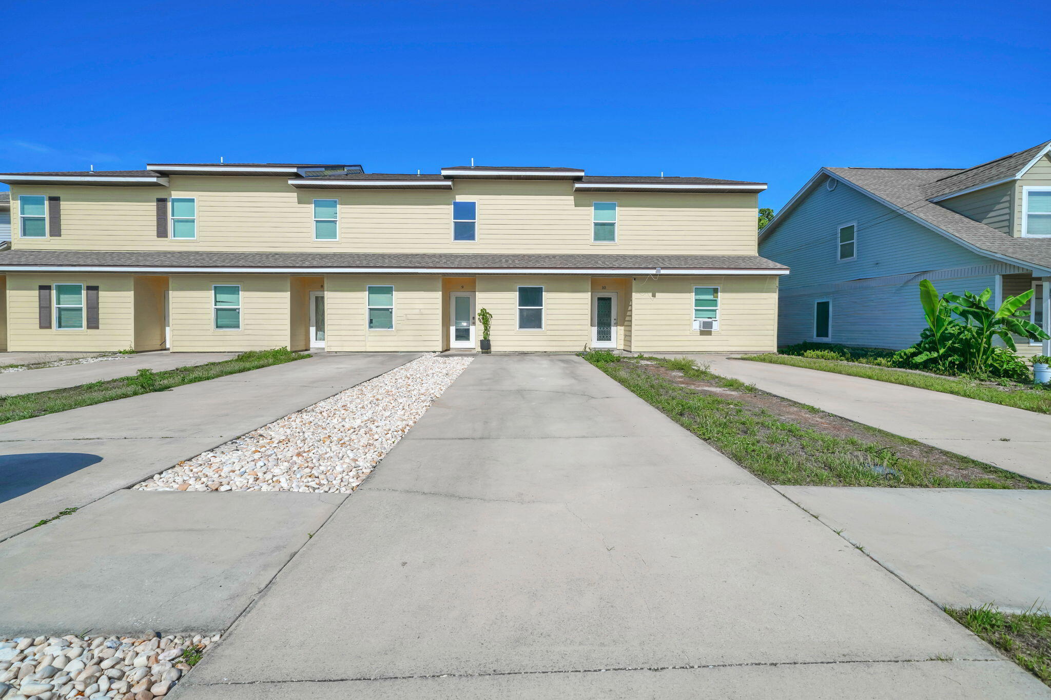 MIKSTAKEL TOWNHOMES - Residential