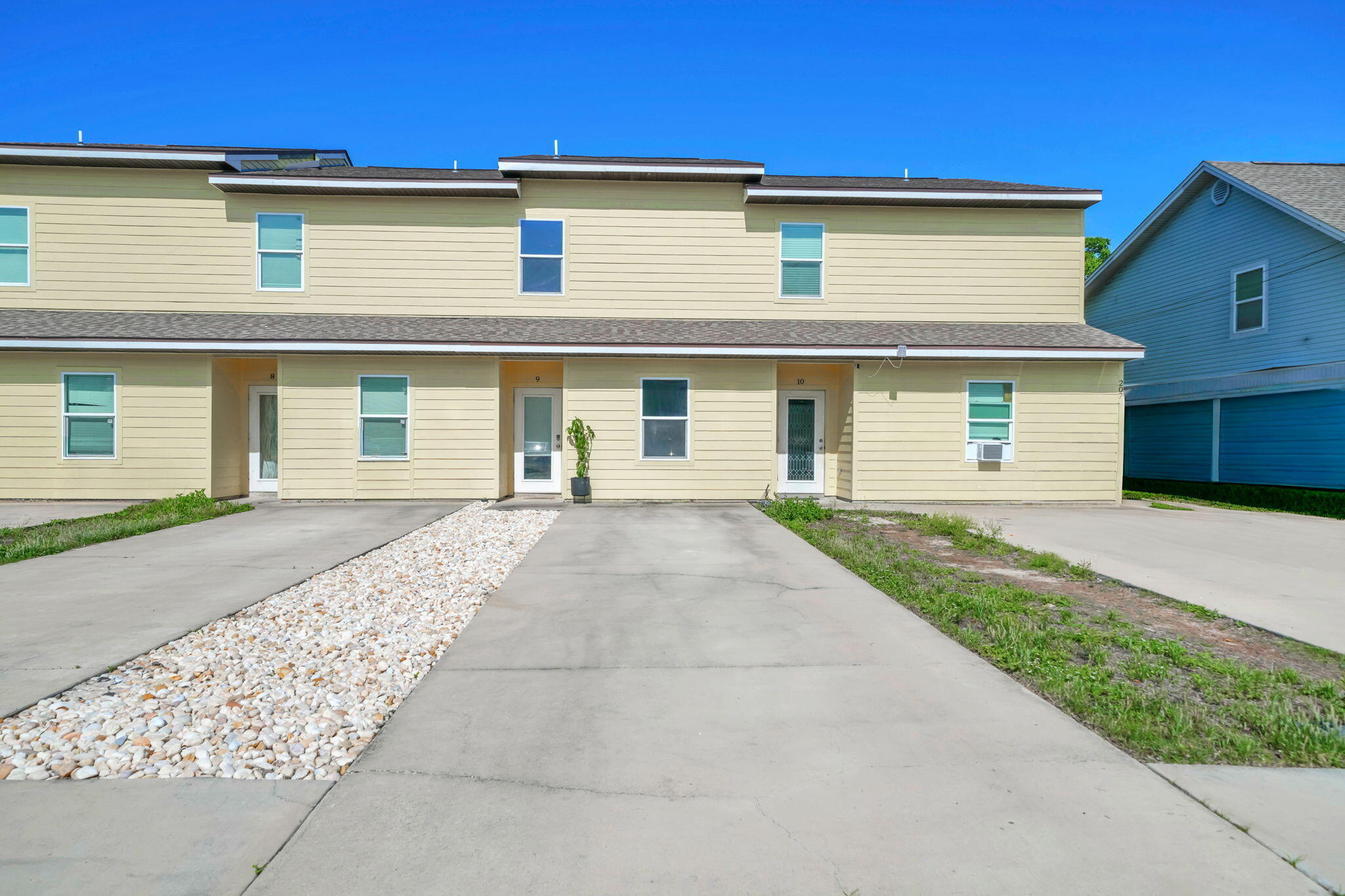 MIKSTAKEL TOWNHOMES - Residential