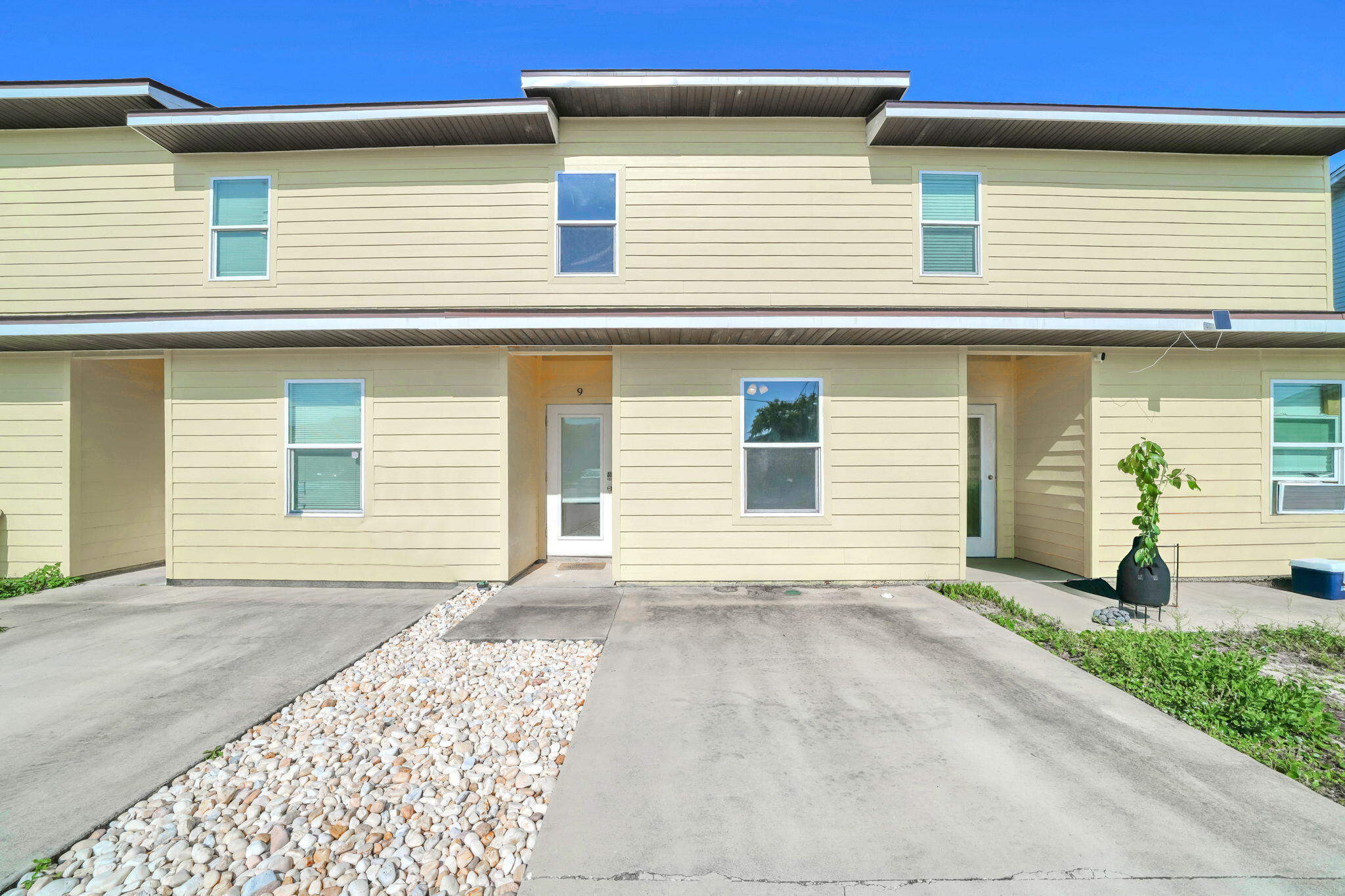 MIKSTAKEL TOWNHOMES - Residential