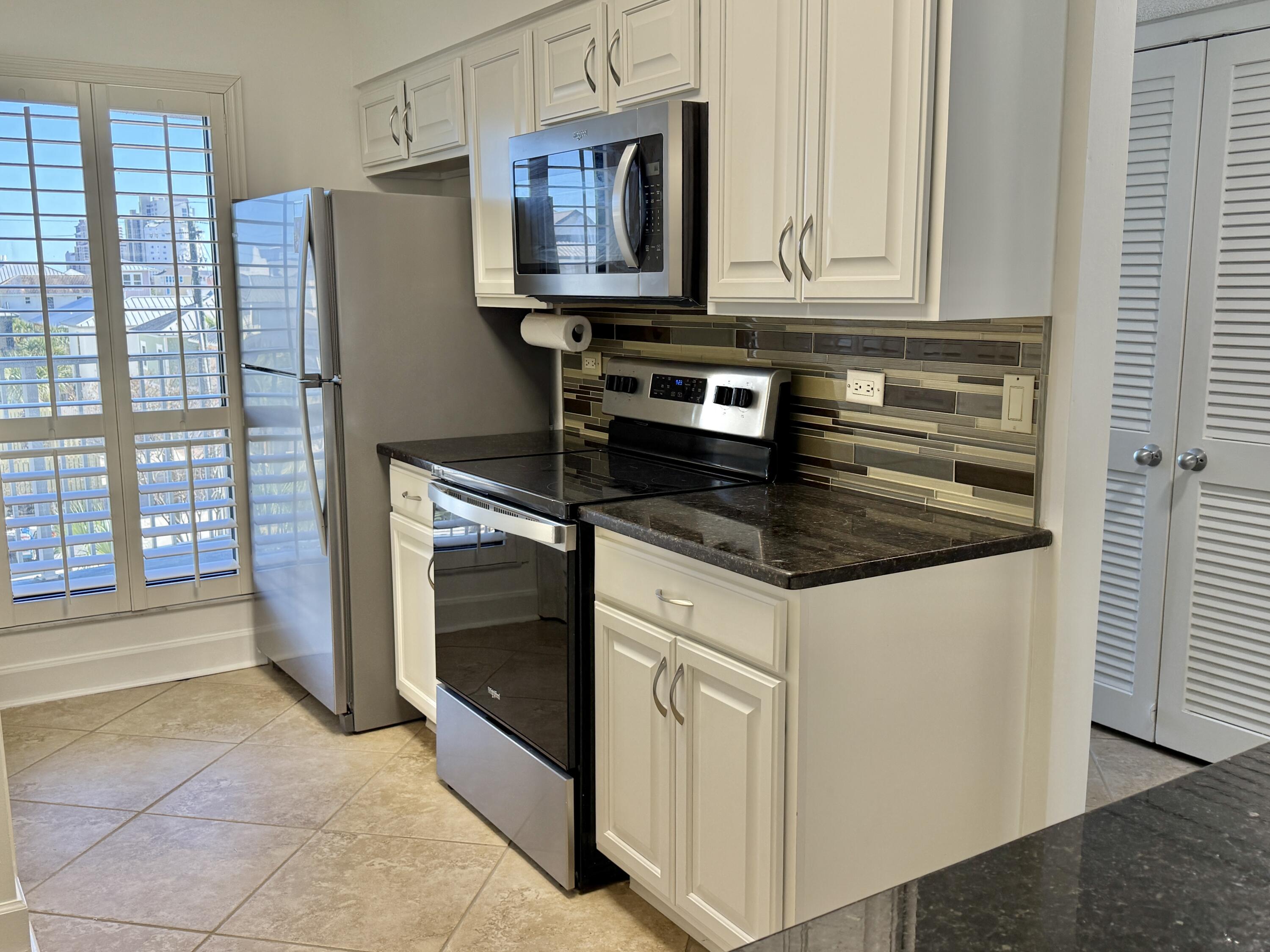 MAINSAIL CONDO PH 1 - Residential