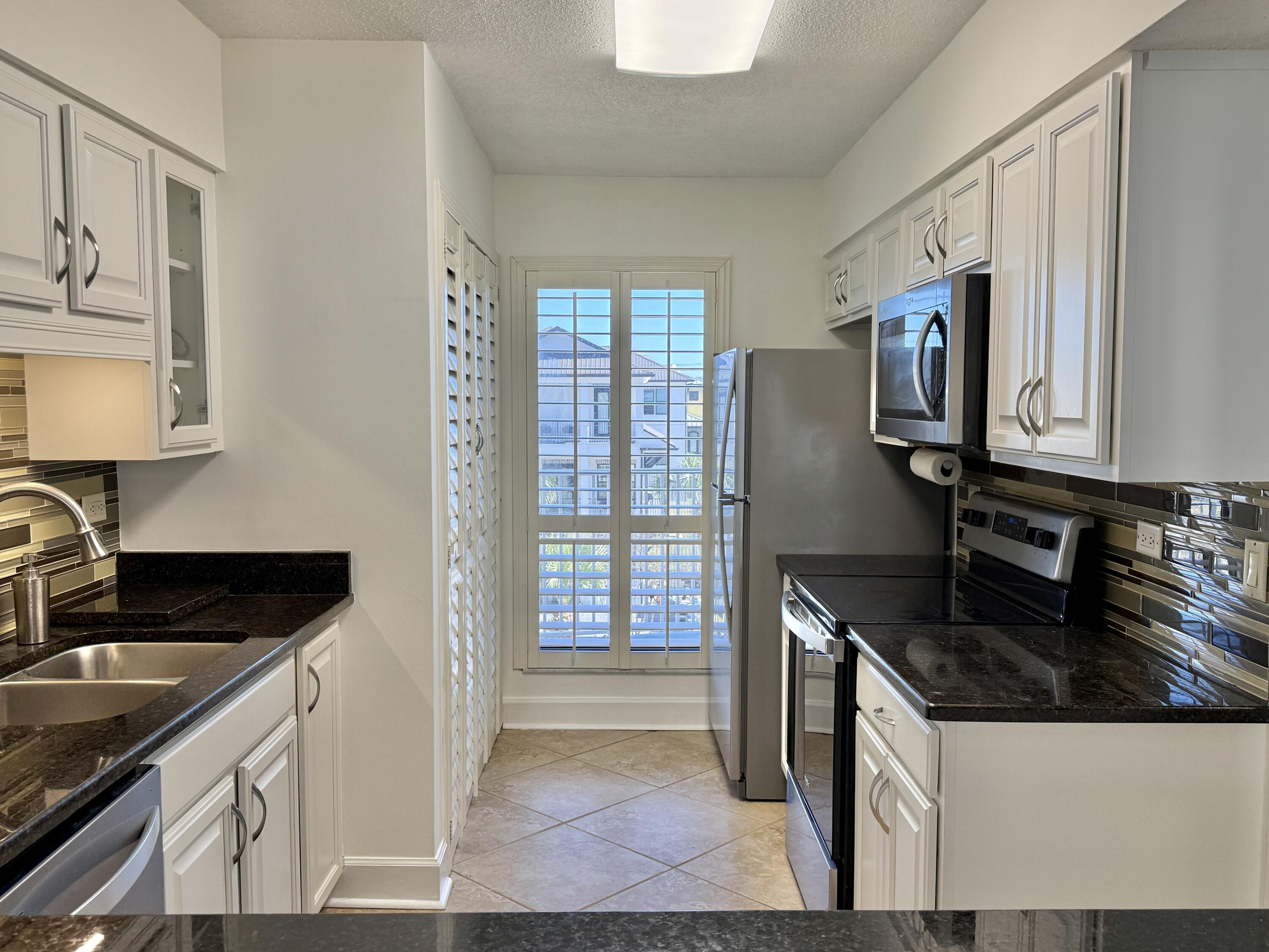 MAINSAIL CONDO PH 1 - Residential