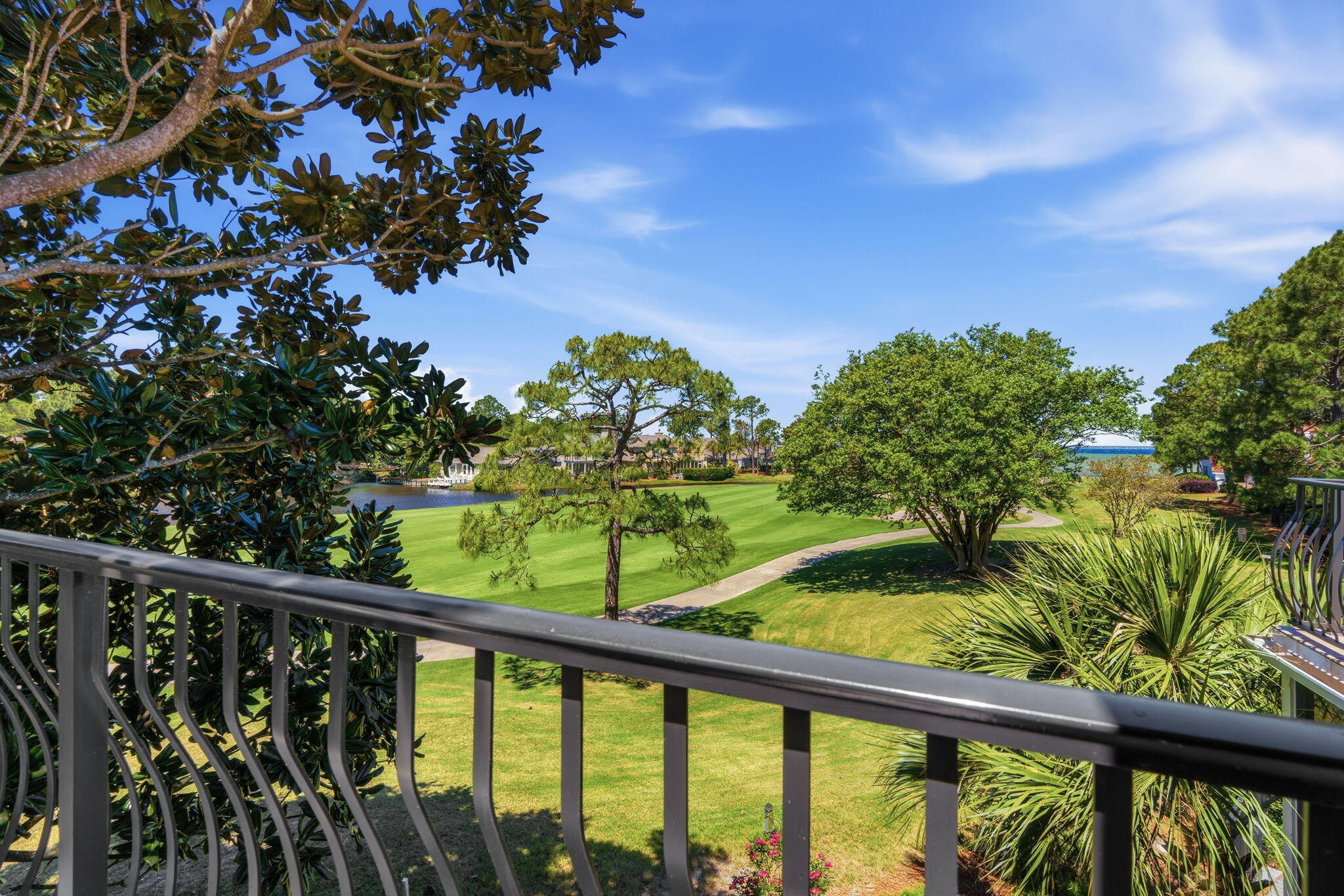 VANTAGE POINTE - Residential