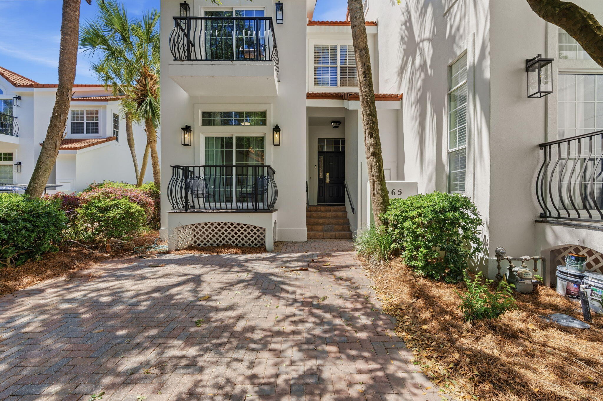 VANTAGE POINTE - Residential