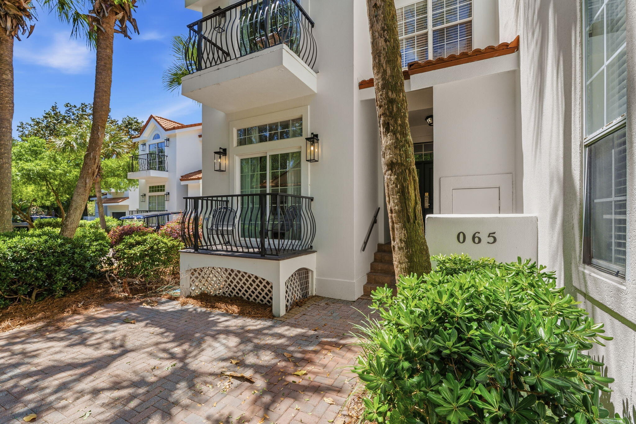 VANTAGE POINTE - Residential